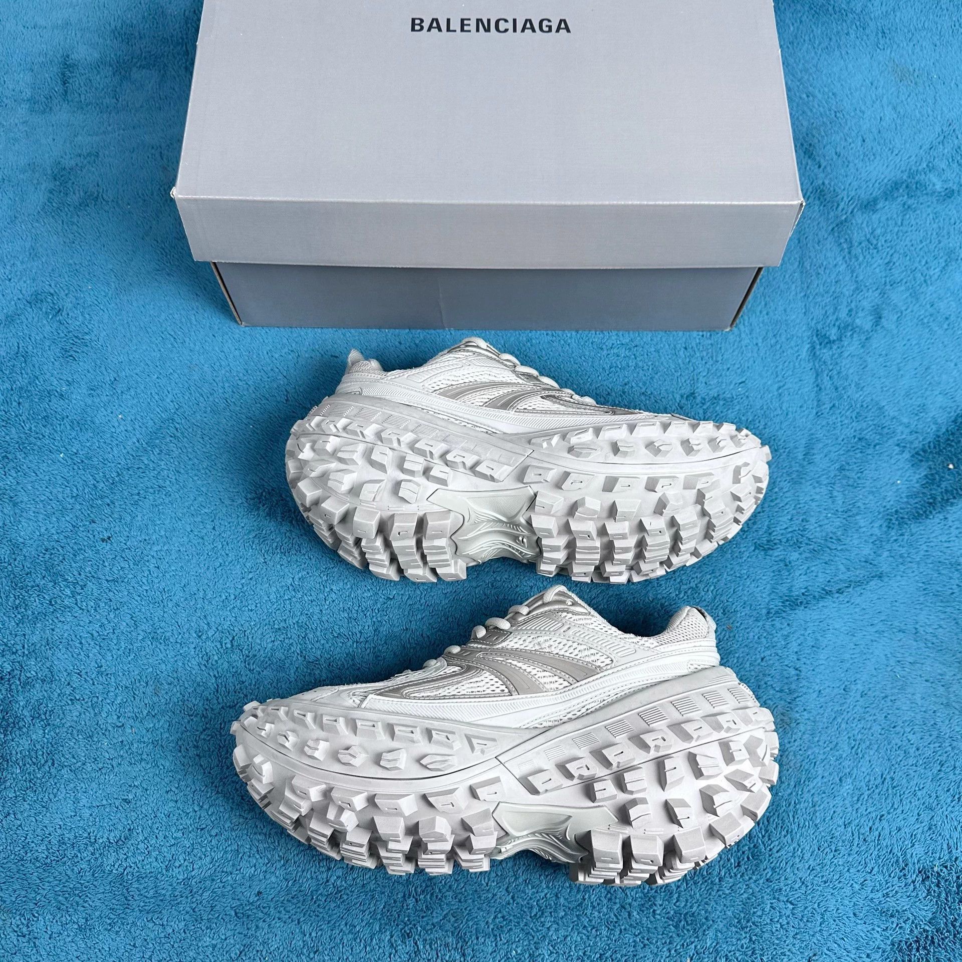 Balenciaga Balenciaga light brown tyre sneakers 39 EU Size US 8 / IT 38 - 2 Thumbnail