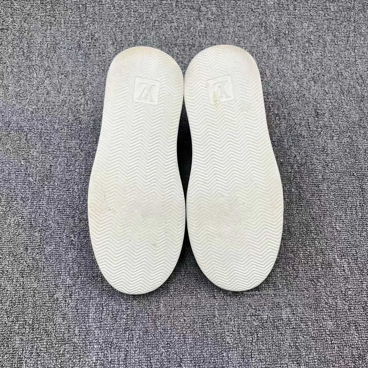 Louis Vuitton louis vuitton beverly hills black sneakers. Size US 9 / EU 42 - 5 Thumbnail