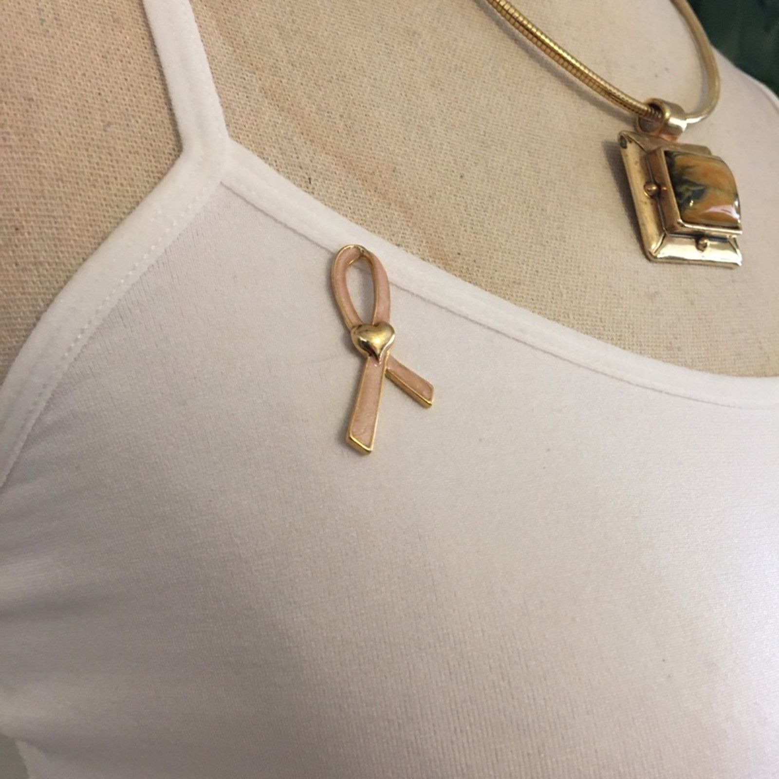 Vintage Vintage Avon breast cancer ribbon w/heart pin Size ONE SIZE - 7 Thumbnail