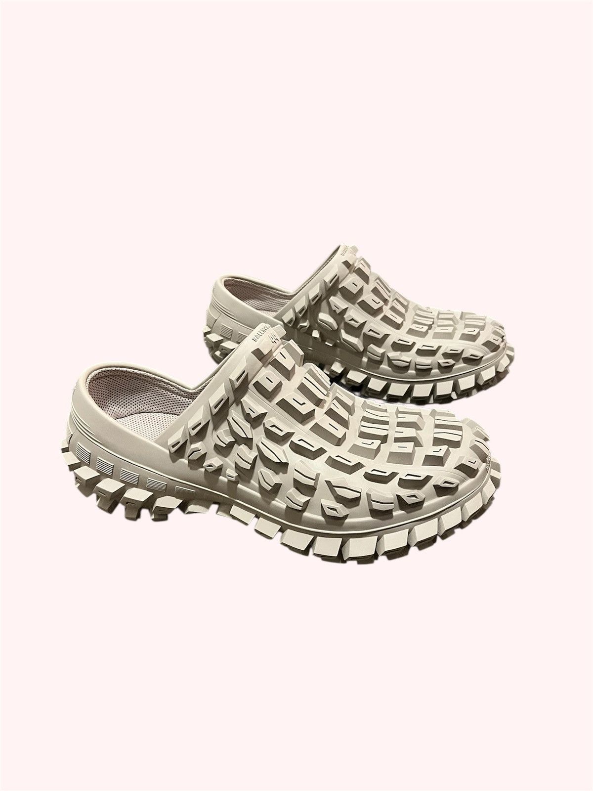 Defender Clogs Beige