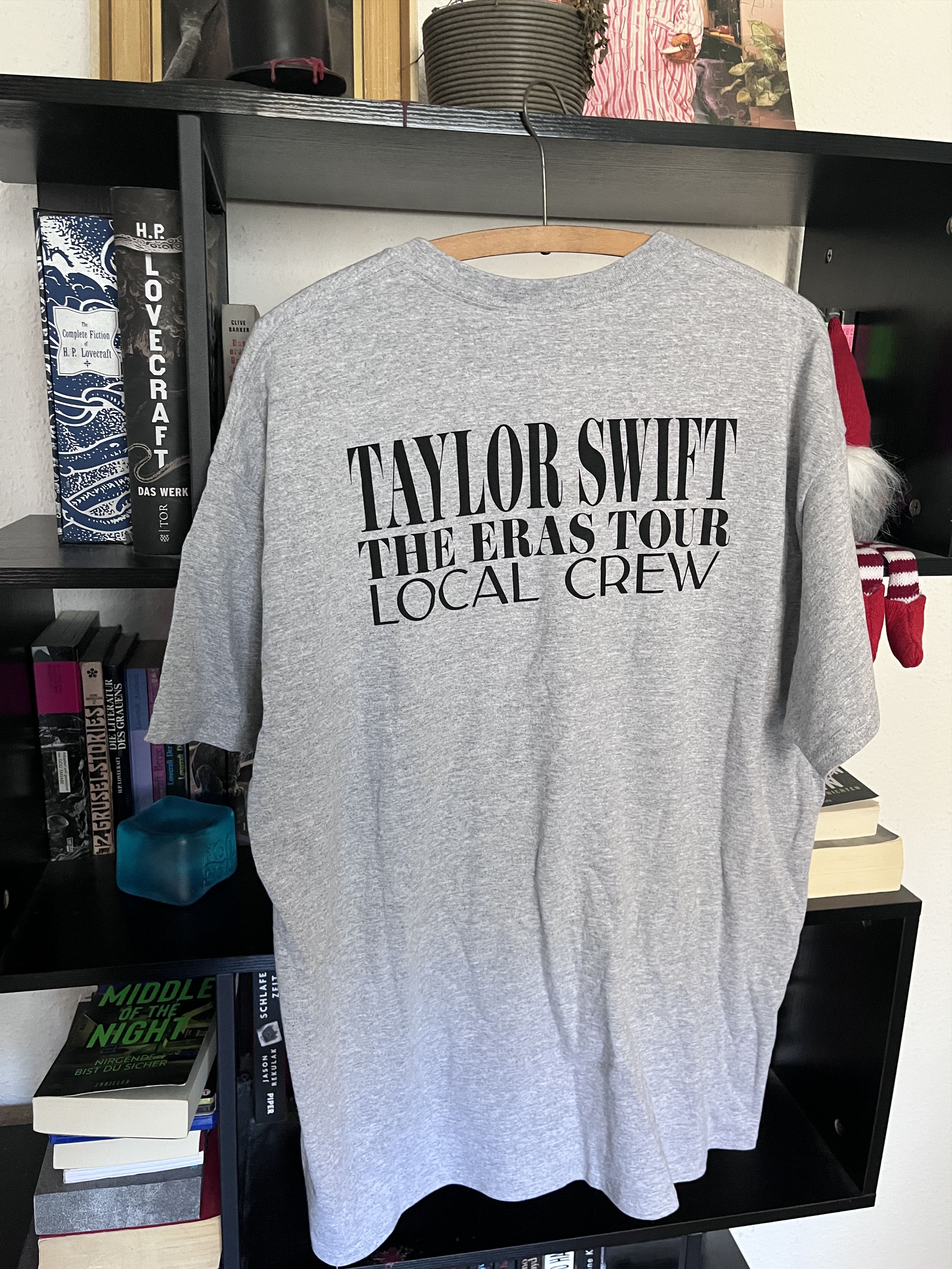 Gildan Taylor Swift Eras Tour Local Crew Shirt Size US XL / EU 56 / 4 - 1 Thumbnail
