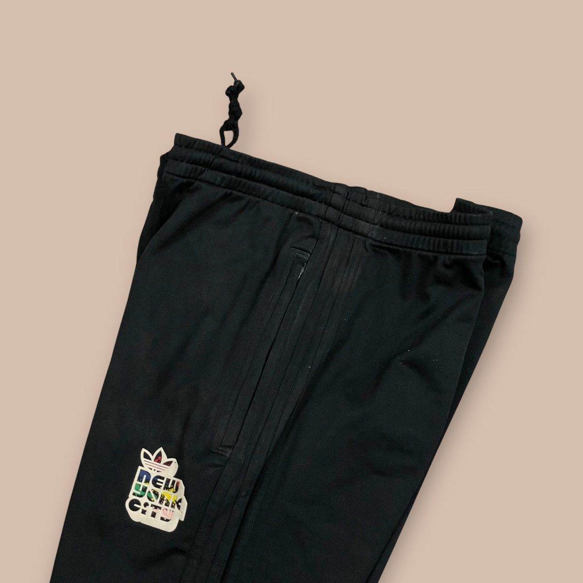 Adidas Adidas Adicolor NYC BK6 Black Series Sweatpants Size US 32 / EU 48 - 11 Thumbnail