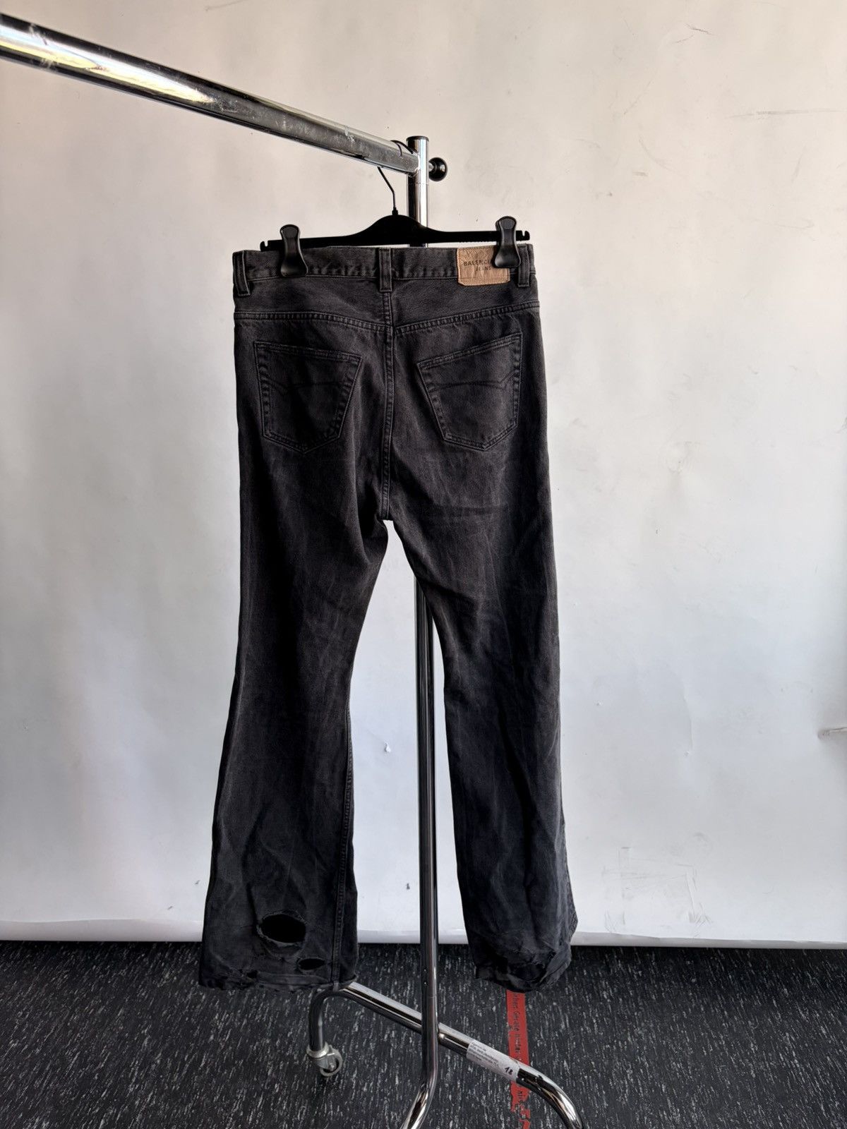 Balenciaga BALENCIAGA FALL22 LOST TAPE FLARED GREY JEANS SZ:XS Size US 30 / EU 46 - 2 Thumbnail