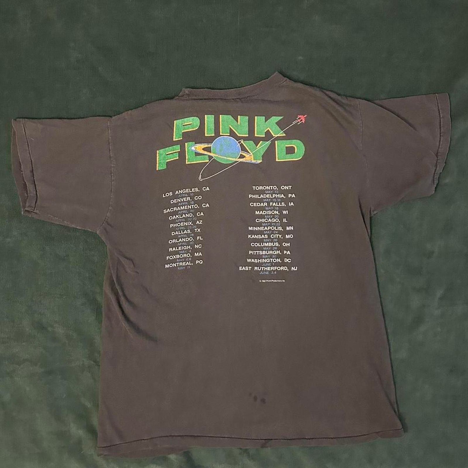 Pink Floyd Vintage 1987 pink floyd world Size US L / EU 52-54 / 3 - 5 Thumbnail