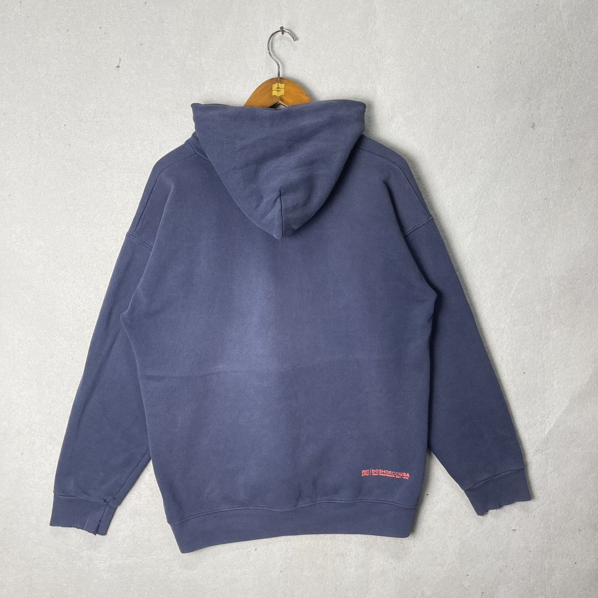 DC Vintage DC Shoes Co USA Hoodie Faded Blue Logo Skate Size US L / EU 52-54 / 3 - 8 Thumbnail