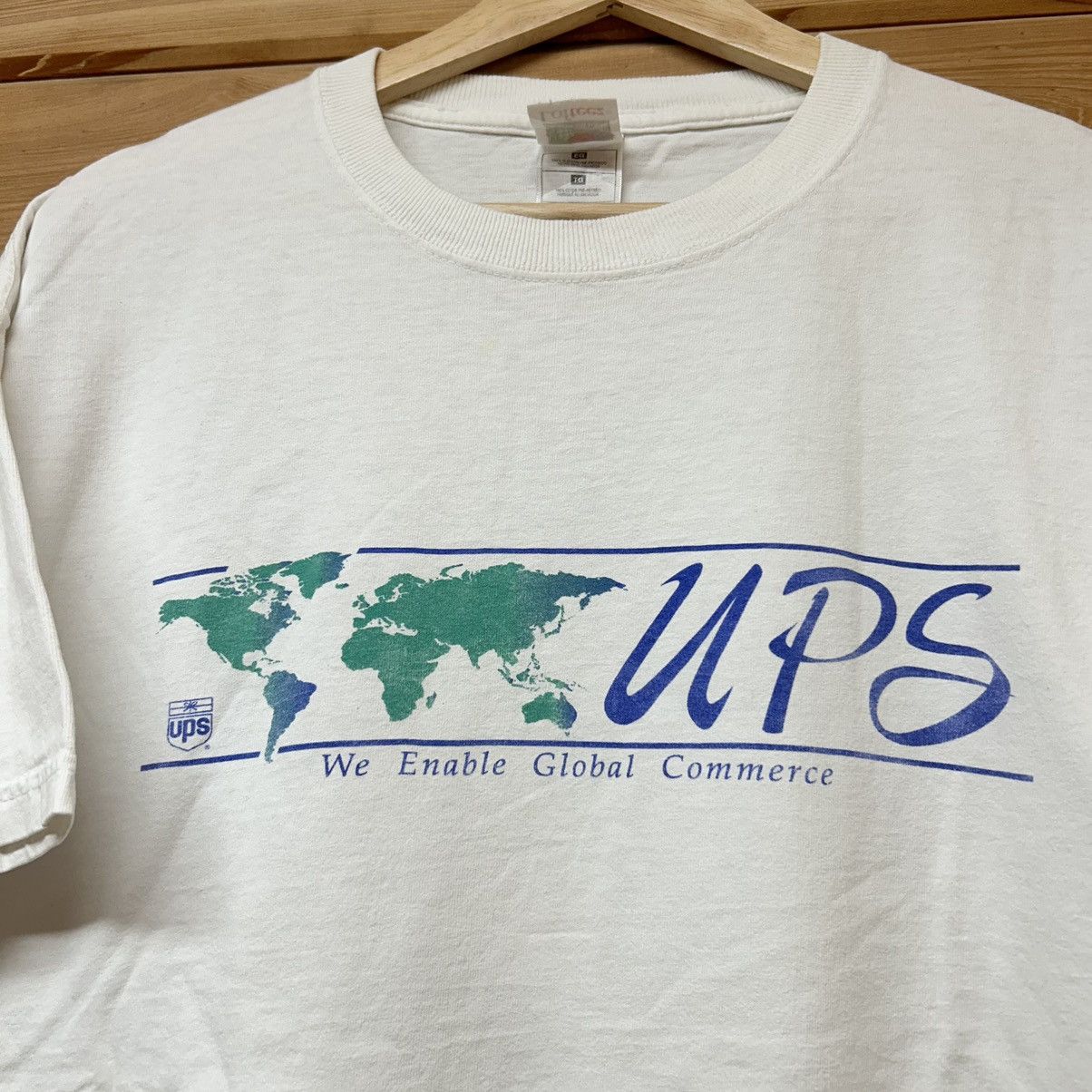 Vintage Vintage 90s UPS Shipping Company Globe Continent T Shirt Size US XL / EU 56 / 4 - 8 Thumbnail