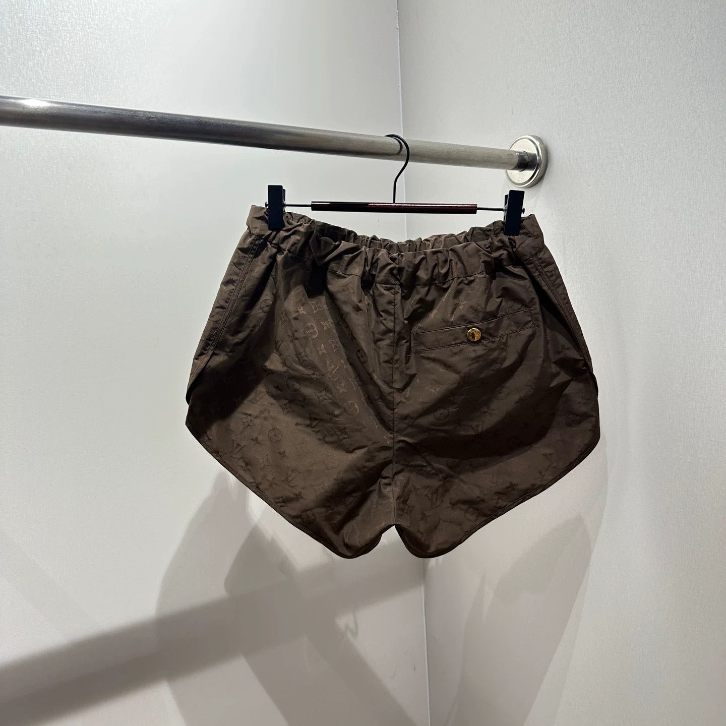 Louis Vuitton LOUIS VUITTON apr126 all-over Monogram shorts 36 Size 26" / US 2 / IT 38 - 2 Thumbnail
