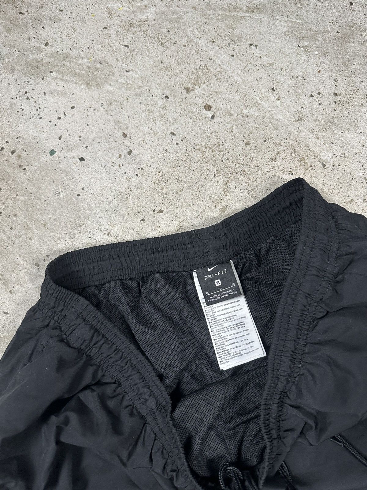Nike Vintage Nike Black Track Pants Swoosh y2k Size US 34 / EU 50 - 9 Thumbnail