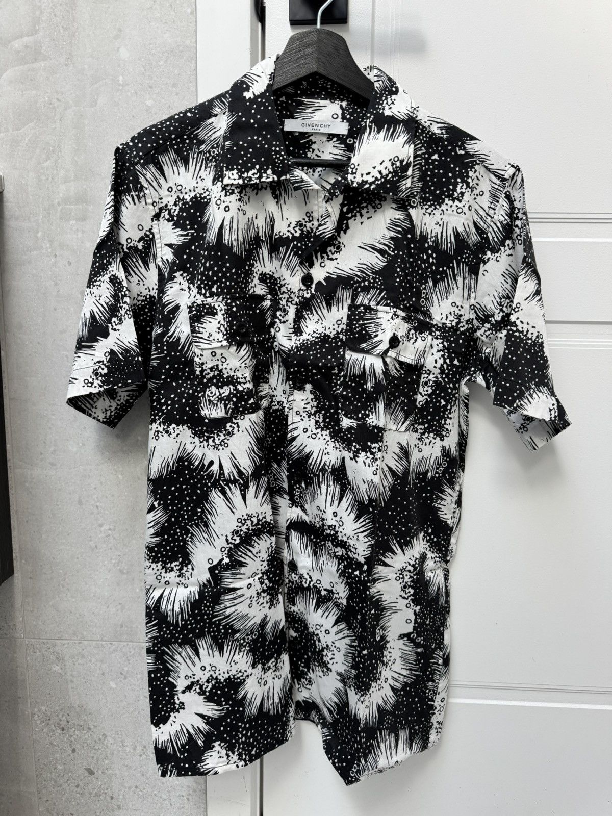 Givenchy Short Sleeve Printed Shirt Size US M / EU 48-50 / 2 - 1 Thumbnail
