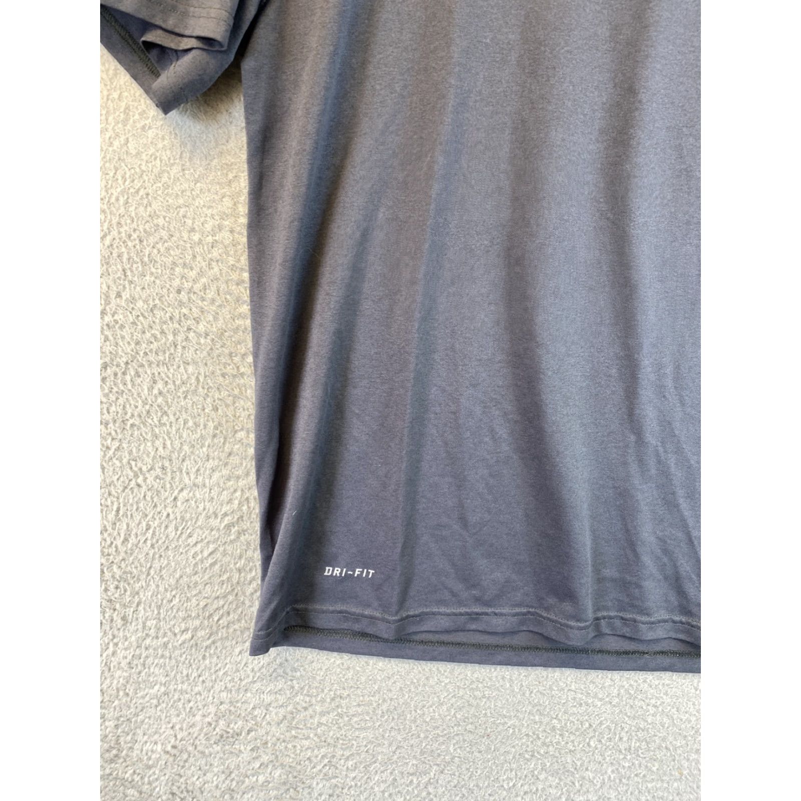 Nike Nike Shirt Mens Large Gray Short Sleeve Active Logo Gym 94-32 Sports Logo Men T-Shirt Size US L / EU 52-54 / 3 - 3 Thumbnail