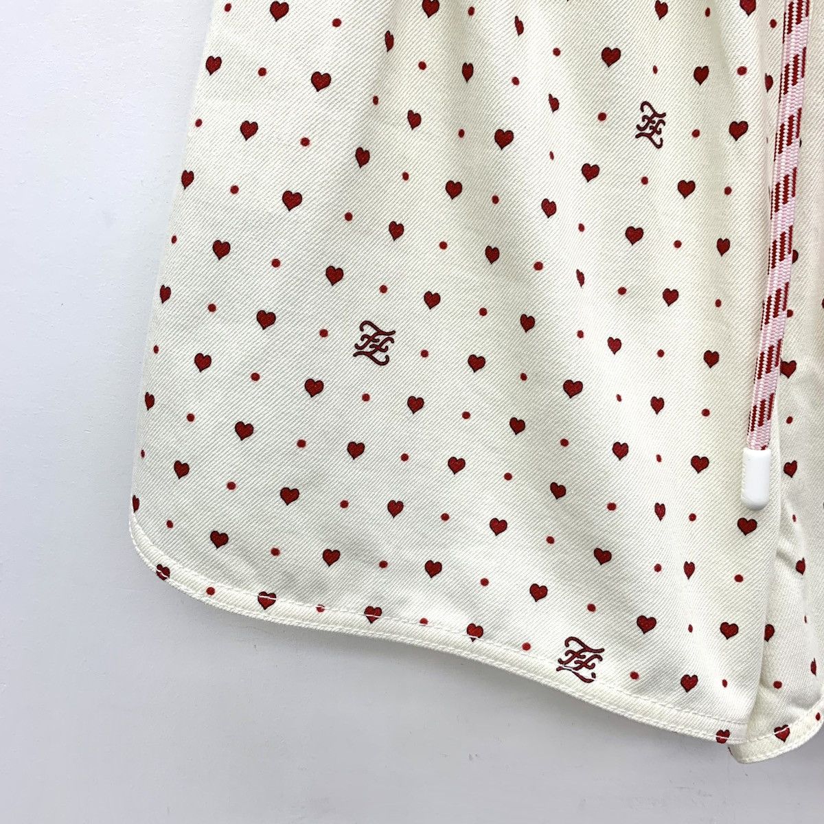 Fendi Fendi Beige All-over Heart Print Cotton Casual Shorts K26WX Size 26" / US 2 / IT 38 - 4 Thumbnail