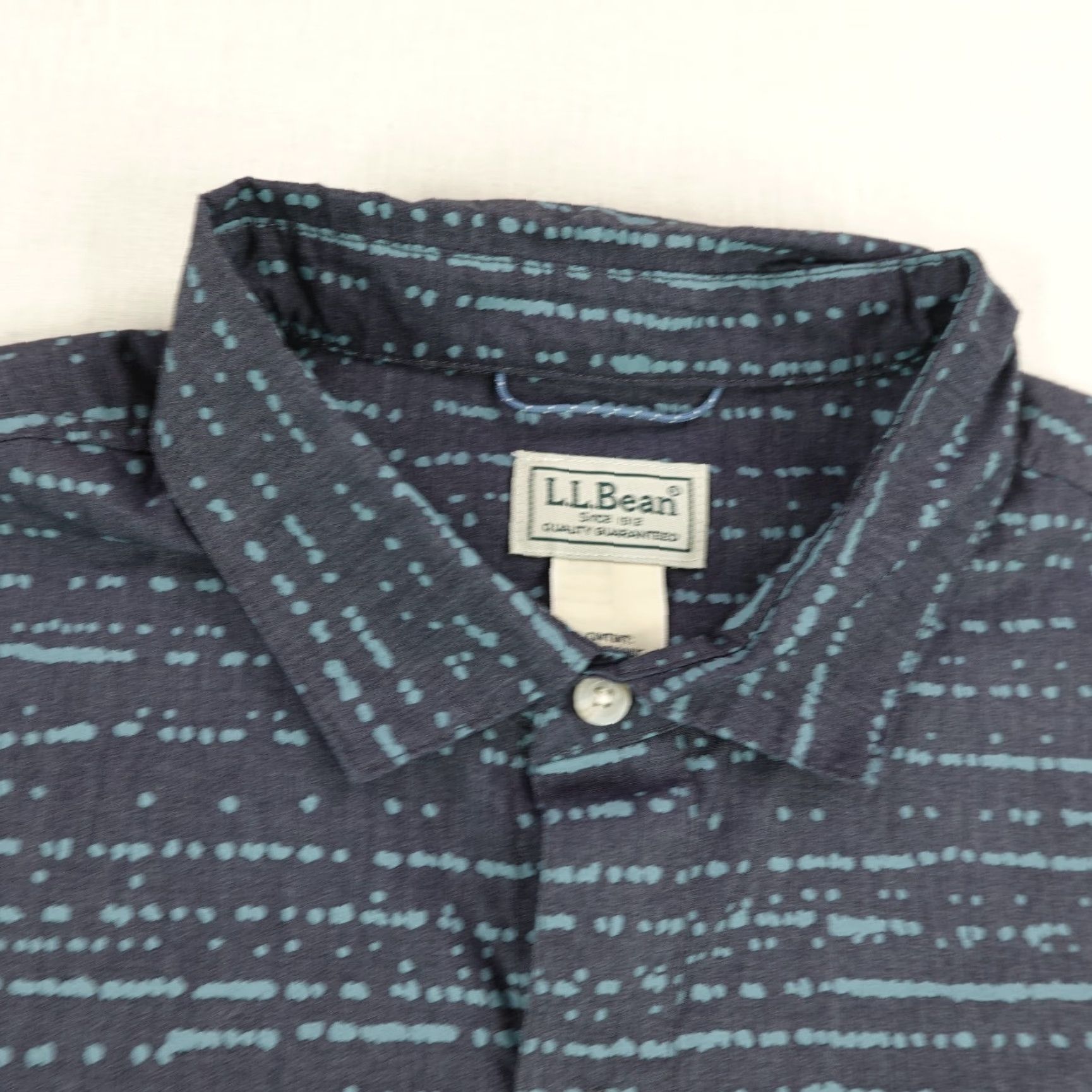 Vintage LL Bean Shirt Mens M Blue Button-Up Casual Travel Workwear Men's Medium Blue Geometric Pattern Pockets Outdoor Button-Up Shirt Size US M / EU 48-50 / 2 - 2 Thumbnail