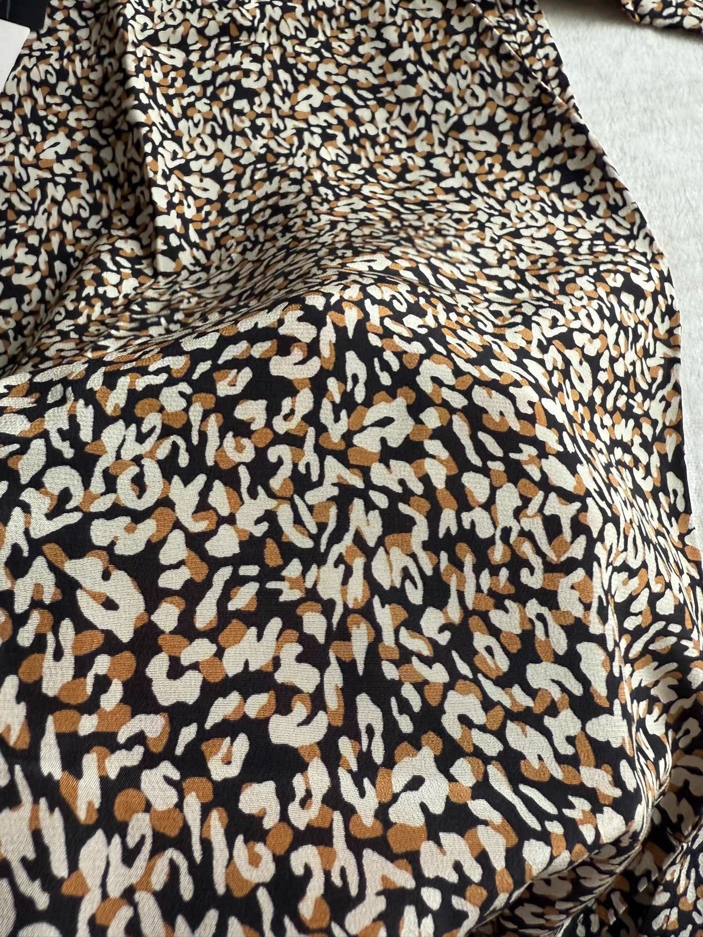 Saint Laurent Paris Saint Laurent Leopard Print Mulberry Silk Shirt Ｑ23 Size US M / EU 48-50 / 2 - 5 Thumbnail