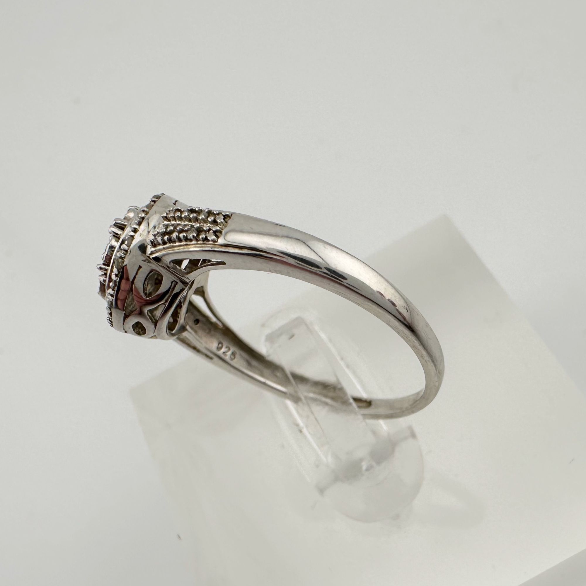 Other Pretty Round Natural Diamond Ring Size 7 Size ONE SIZE - 9 Thumbnail