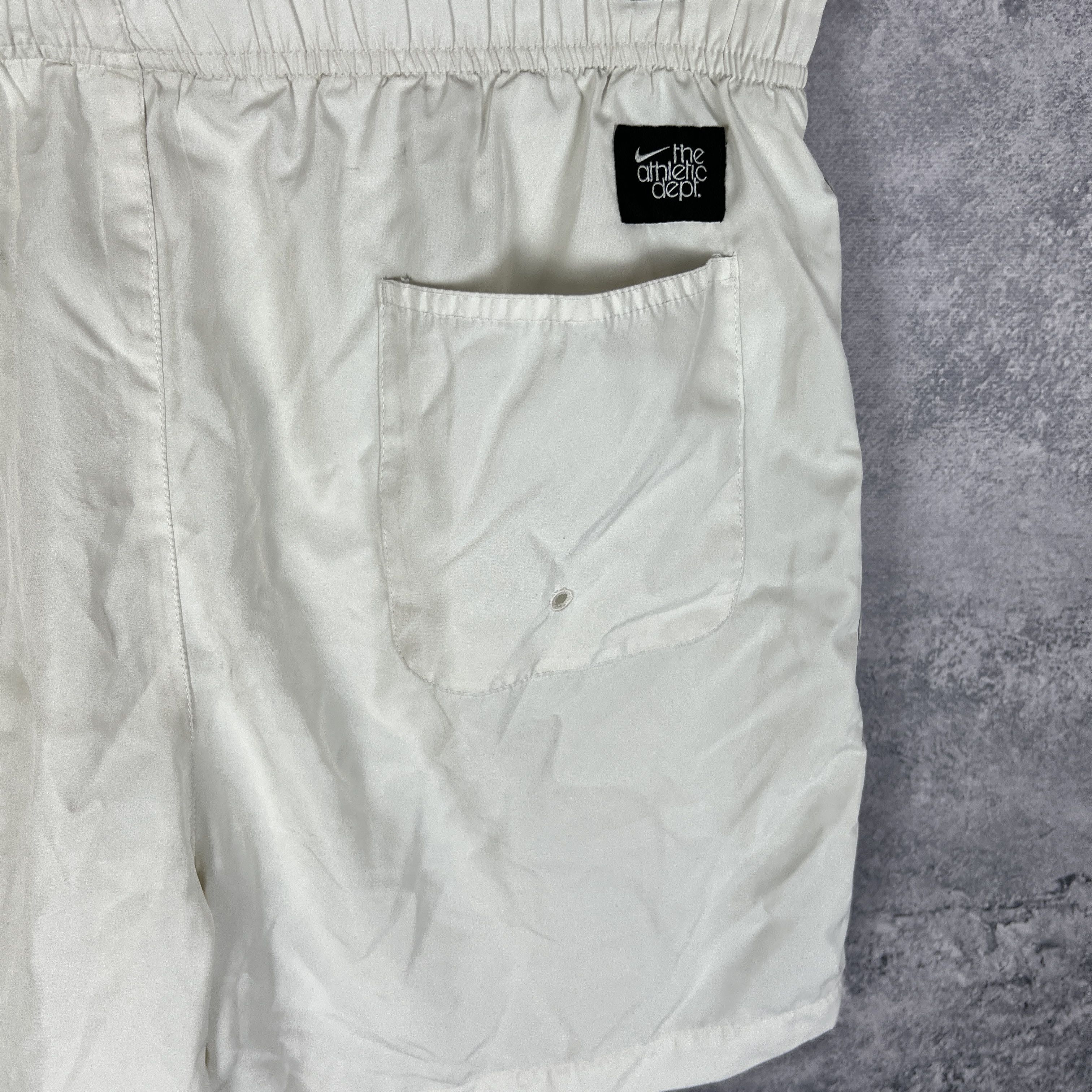 Nike Nike Shorts Men's Size L White Size US 34 / EU 50 - 7 Thumbnail