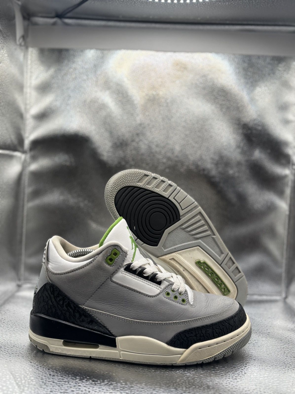 Jordan Brand Air Jordan 3 chilorophyll Size US 7.5 / EU 40-41 - 1 Thumbnail