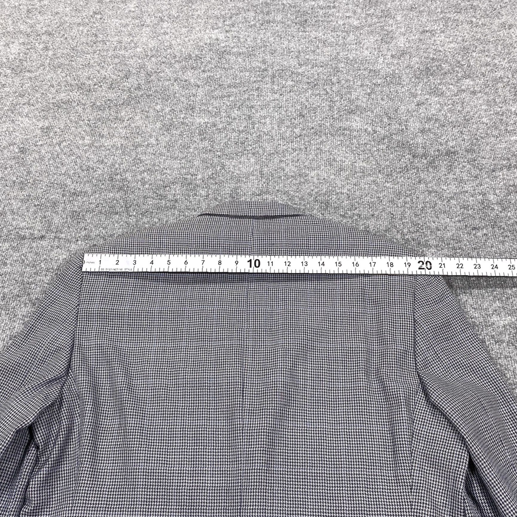 Ralph Lauren VINTAGE Ralph Lauren Blazer Mens 44R Gray Silk Wool Check Sport Coat Made Canada Size 44R - 7 Thumbnail