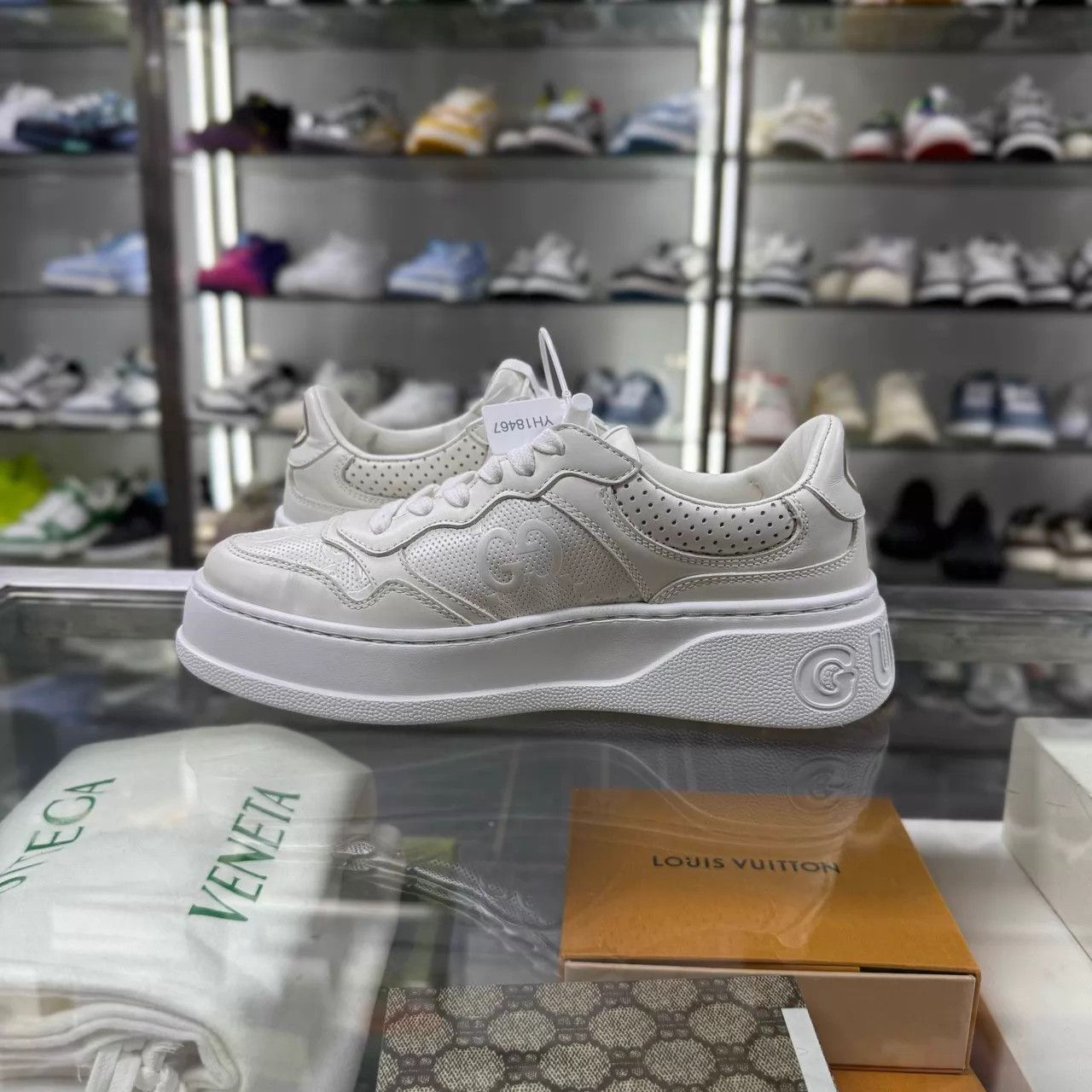 Gucci Gucci Cookie Sneakers 35.5 Tried on Size US 5 / IT 35 - 5 Thumbnail