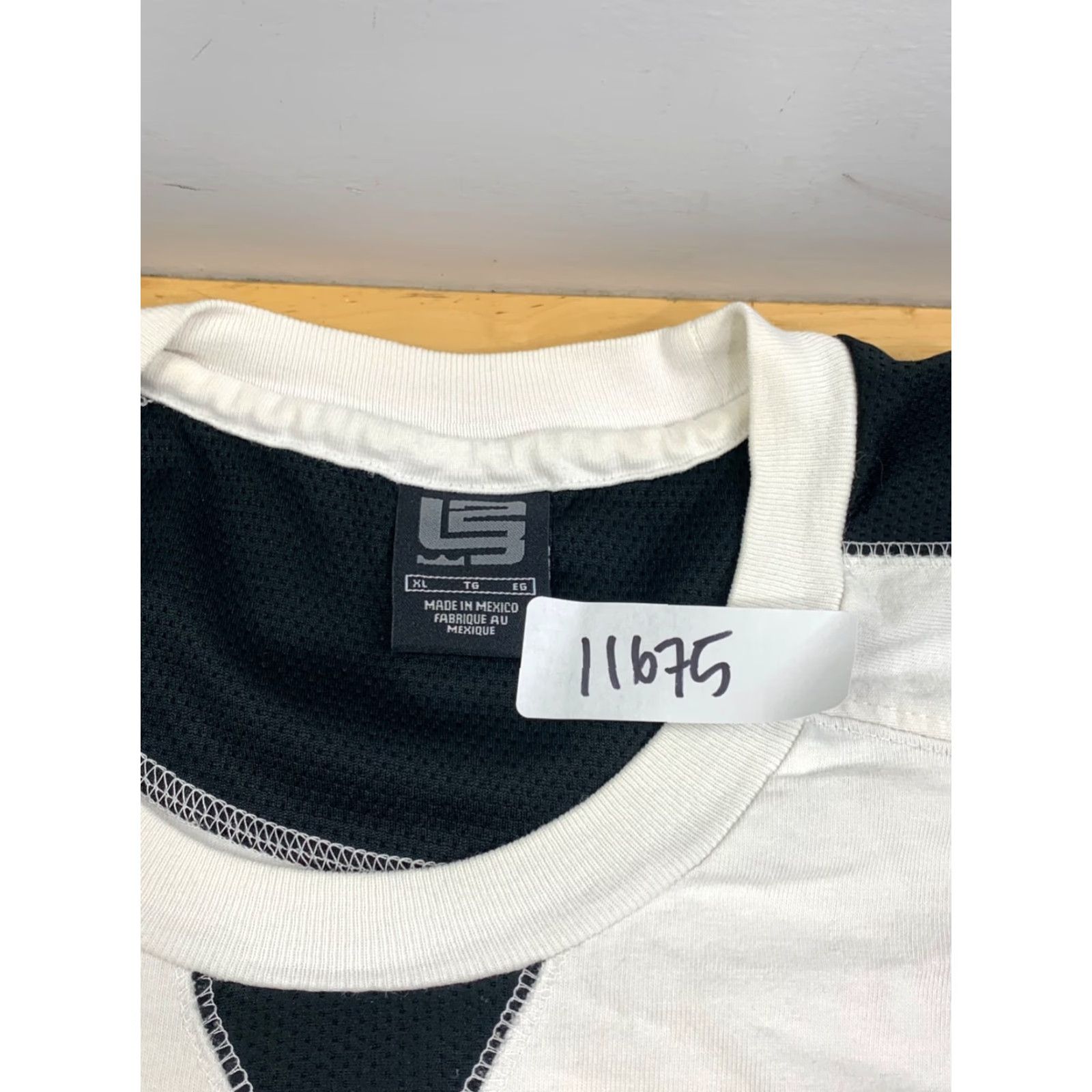 Vintage VINTAGE Lebron James LB23 Shirt Mens XL White Graphic Print T-Shirt Crew Neck Short Sleeve Sports 90s Mens Size US XL / EU 56 / 4 - 2 Thumbnail
