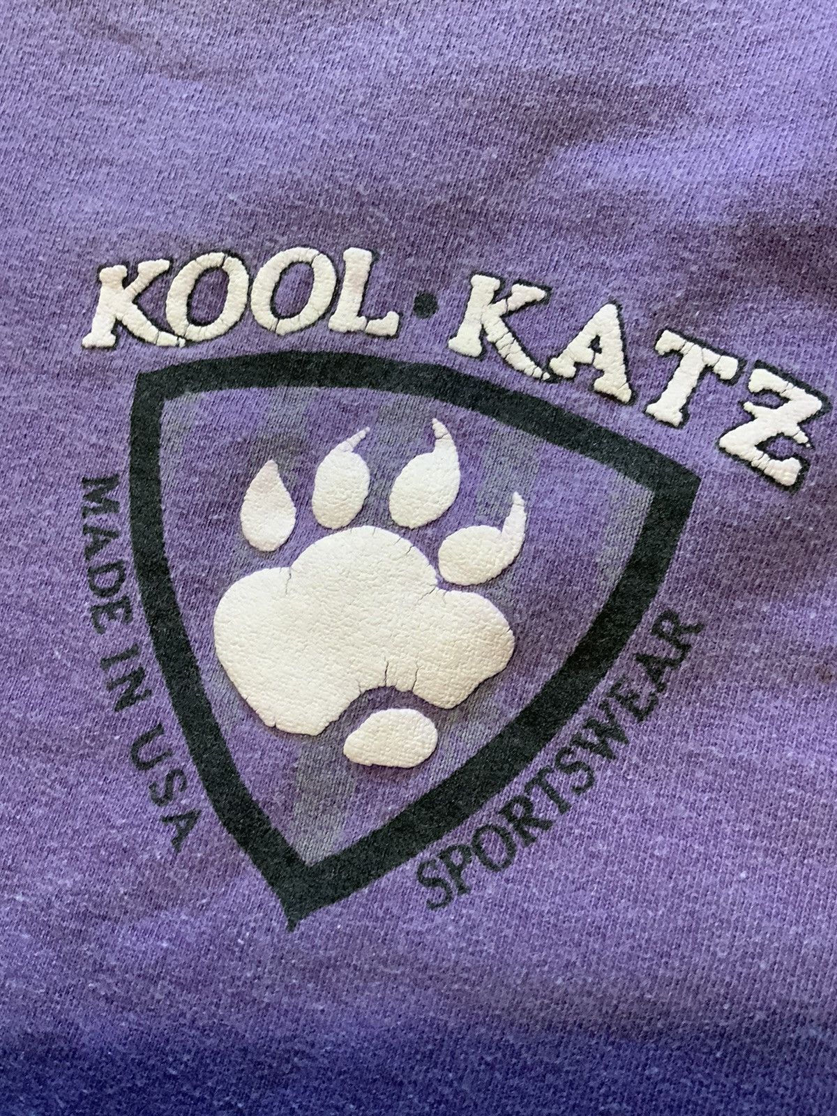 Vintage Vintage Kool Katz Puff Print Paw USA Purple Heavy T-Shirt Size US L / EU 52-54 / 3 - 7 Thumbnail