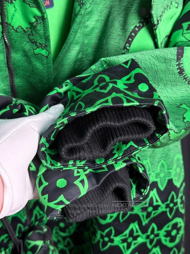 Louis Vuitton Louis Vuitton Green print show coat Size US M / EU 48-50 / 2 - 7 Thumbnail