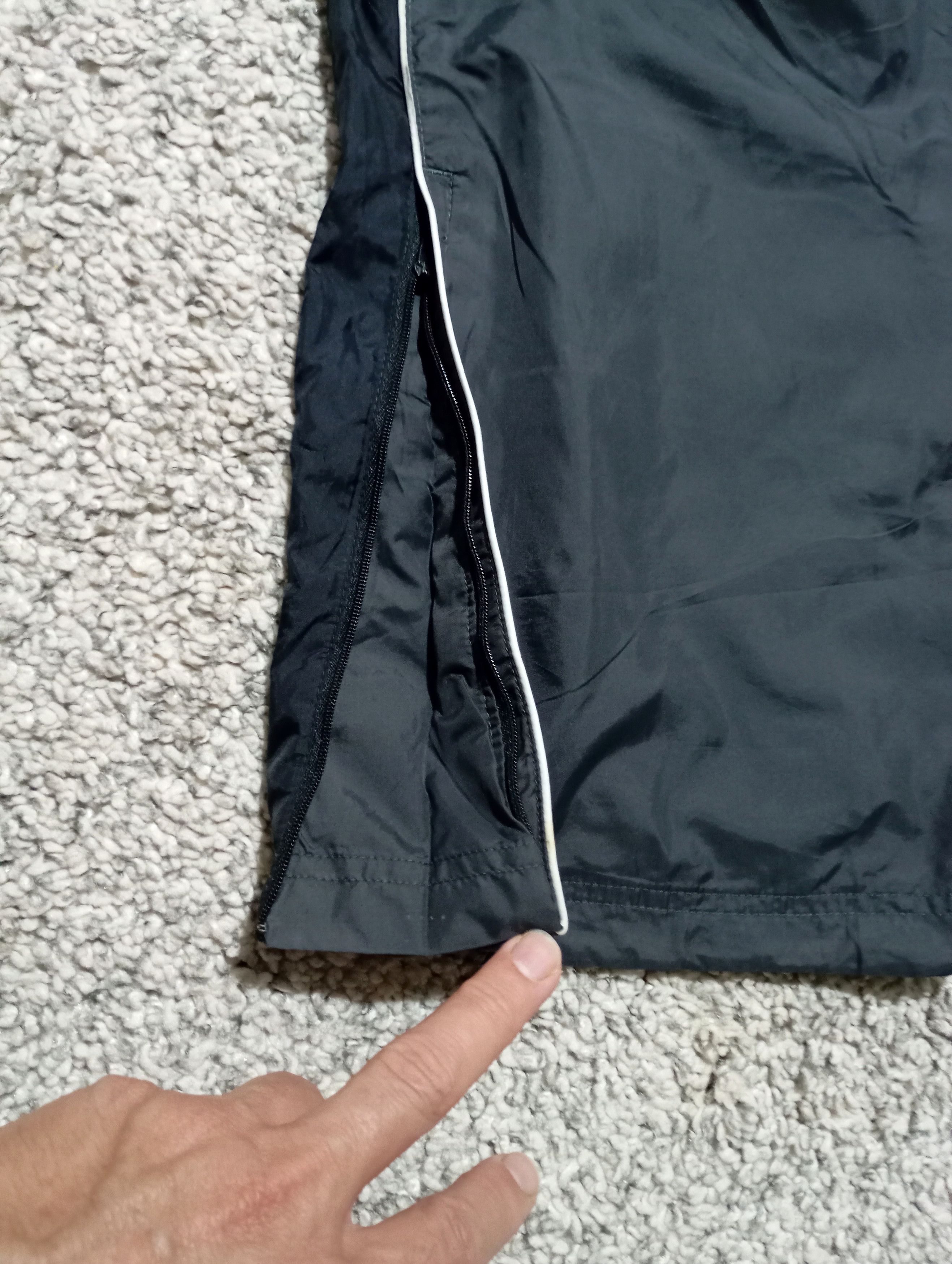 Nike NIKE 90's BAGGY SWOOSH LOGO TRACK PANTS RARE RETRO Y2K Size US 33 - 9 Thumbnail