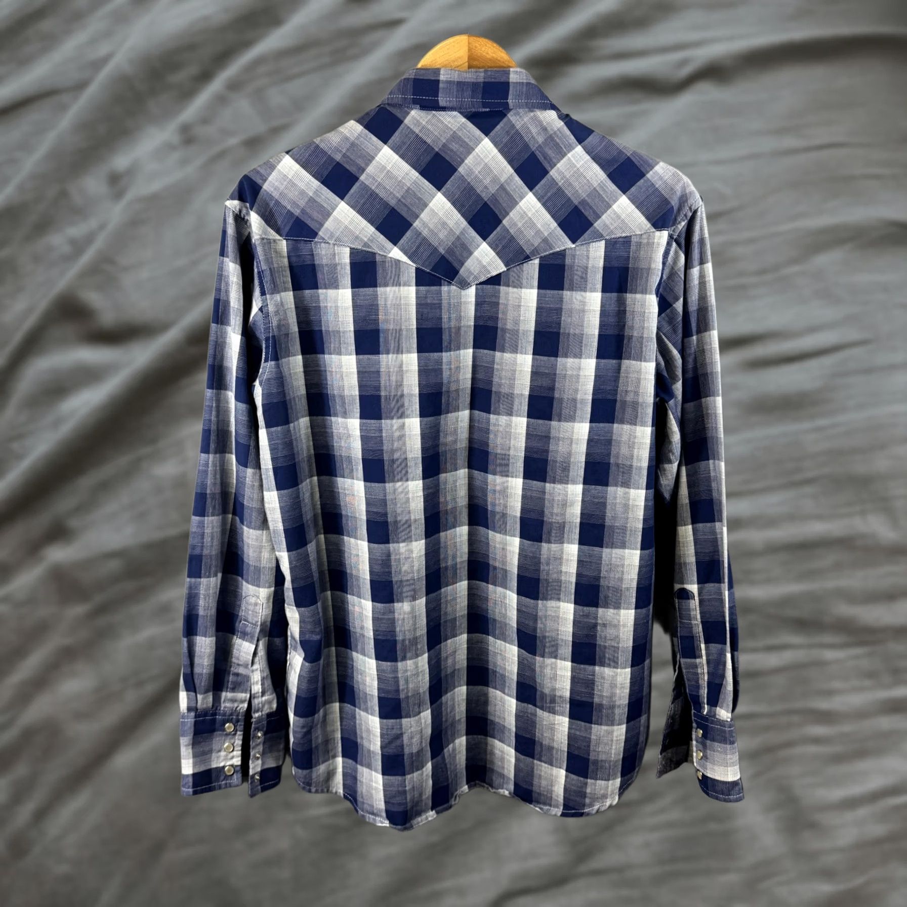 Wrangler VINTAGE Wrangler Shirt Mens Large Blue White Plaid Western Cowboy Pearl Snap Long Sleeve Size US L / EU 52-54 / 3 - 1 Thumbnail