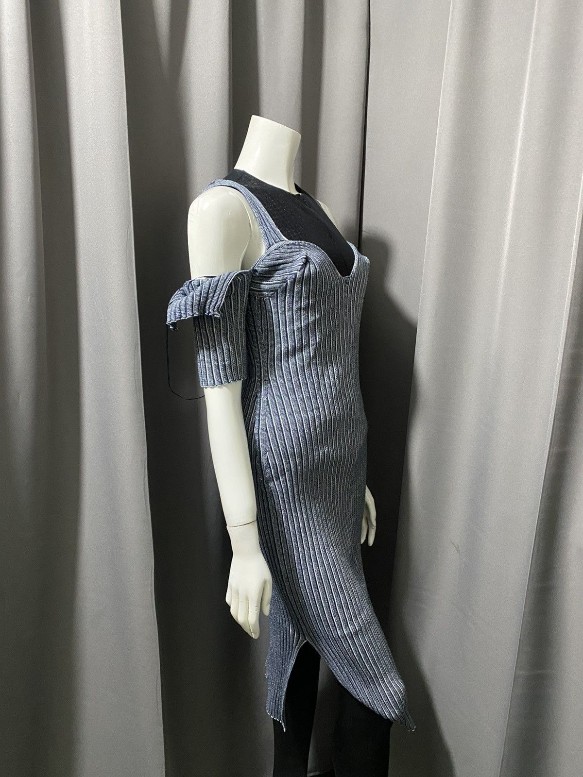 Victoria Beckham Victoria Beckham Cold-Shoulder Midi Dress Size S / US 4 / IT 40 - 8 Thumbnail