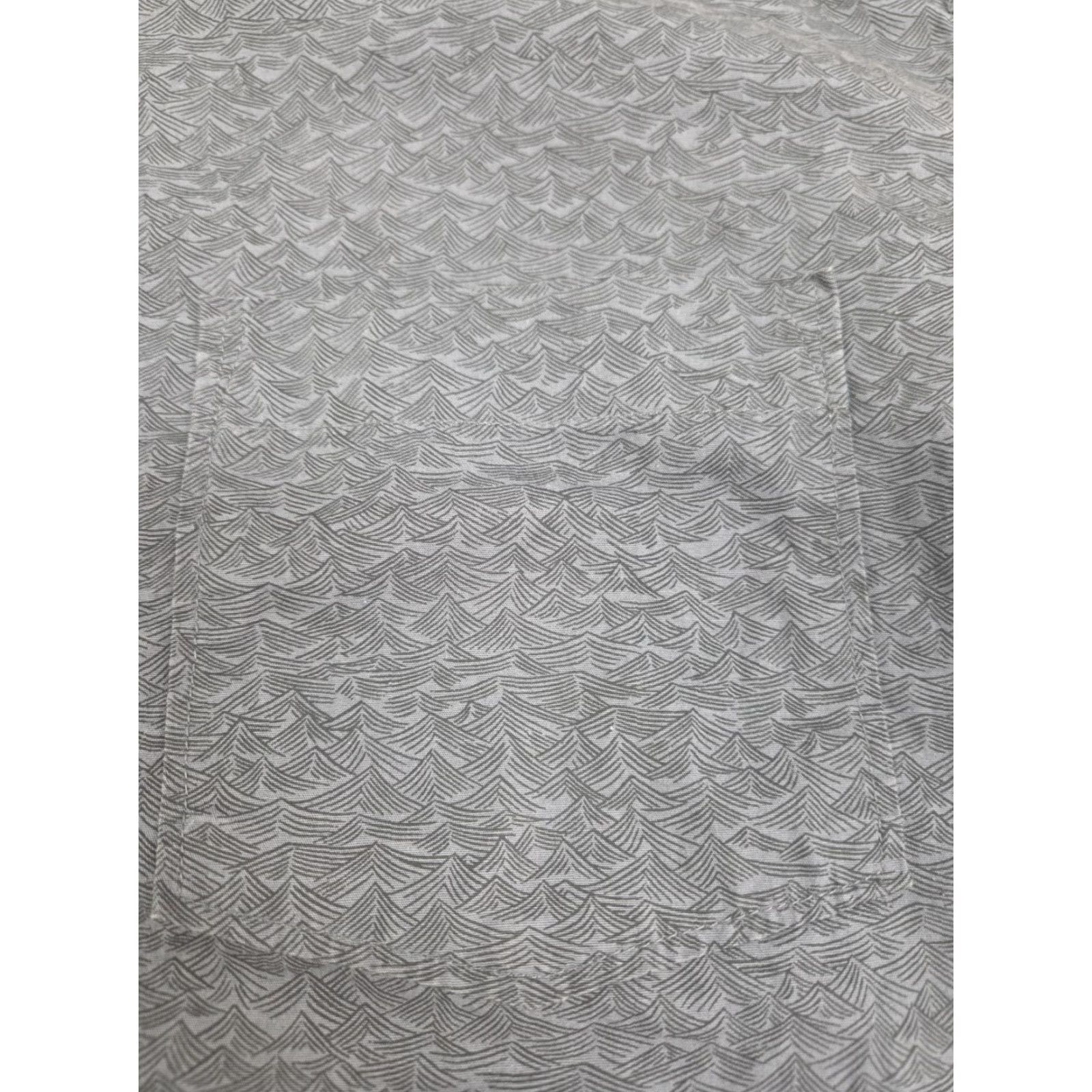 Hurley Hurley Mens Short Sleeve Button-Up Classic Fit Shirt Grey XL Ocean Wave Pattern Pocket Logo Button-Down Collar Casual Travel 48 in Chest Size US XL / EU 56 / 4 - 5 Thumbnail