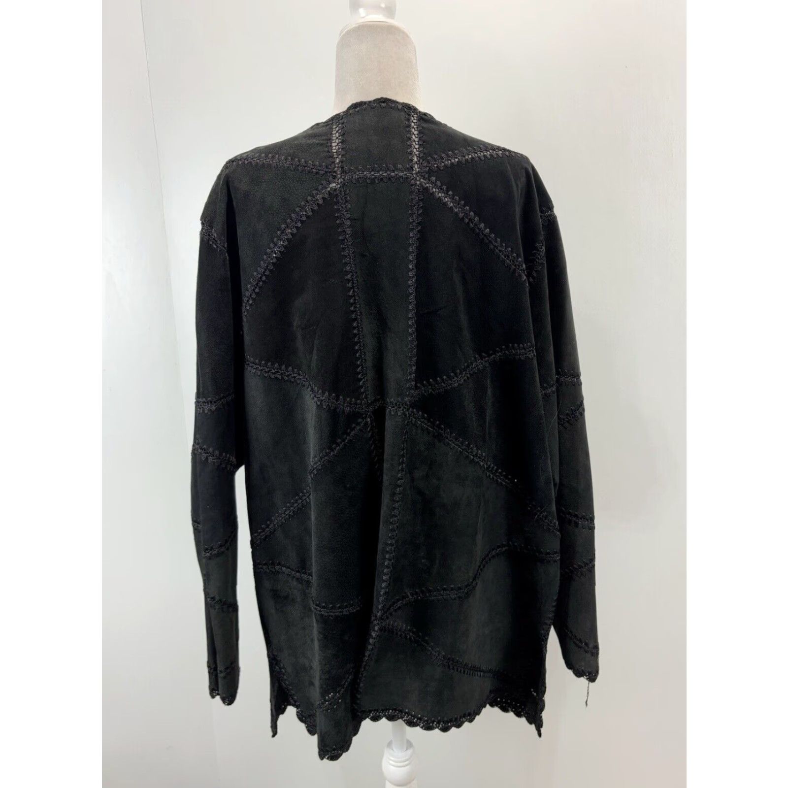 Vintage VINTAGE Jon Lawrence Black Suede Crochet Coat – 2X Plus – Whimsigoth Patchwork, 90s Y2K, Leather-Trim, Long Sleeve, Button Front, Women’s Coat Size XXL / US 16-18 / IT 52-54 - 3 Thumbnail