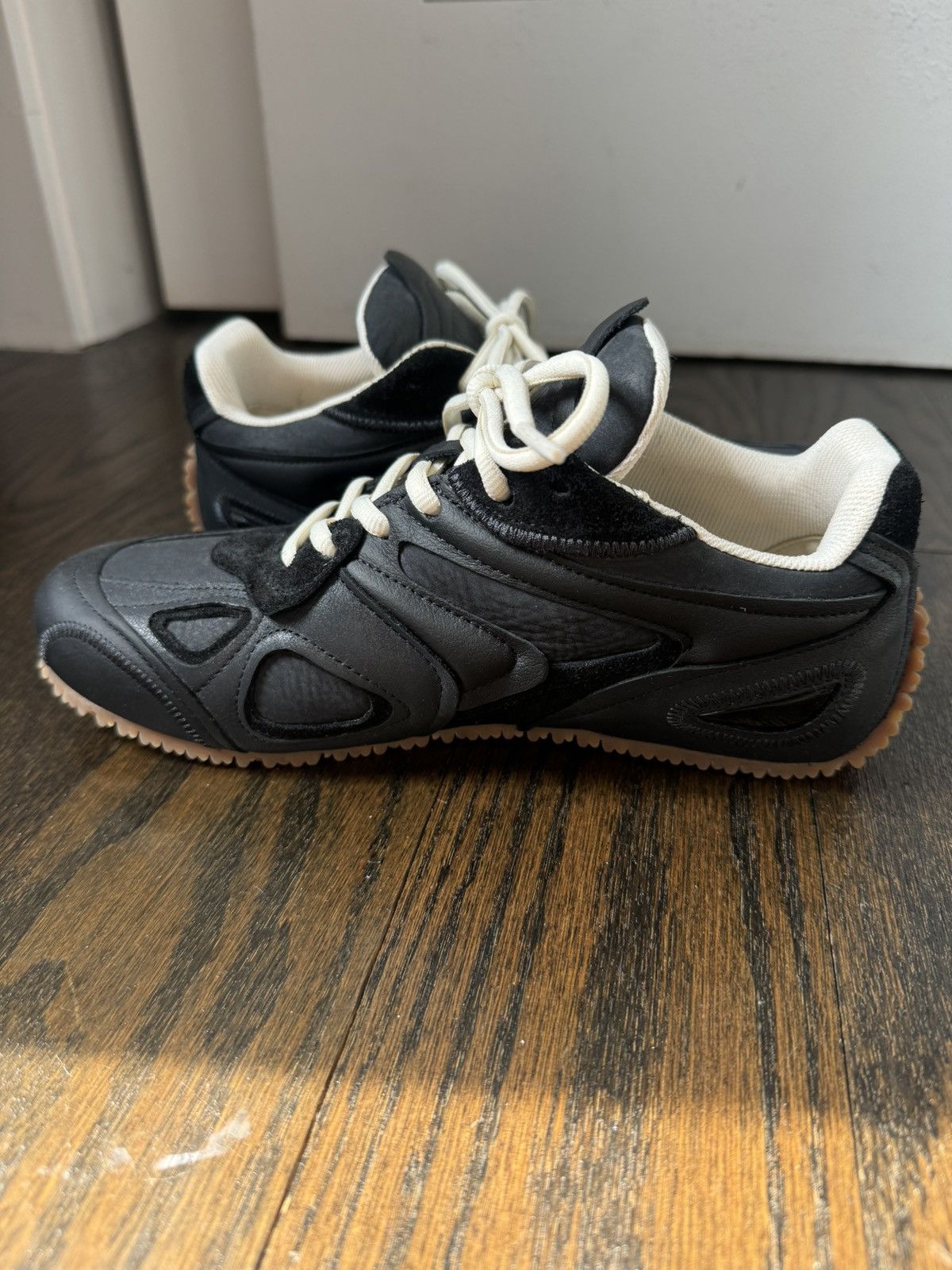Axel Arigato Axel Arigato Slow Runner in black/gum Size US 7.5 / IT 37.5 - 8 Thumbnail