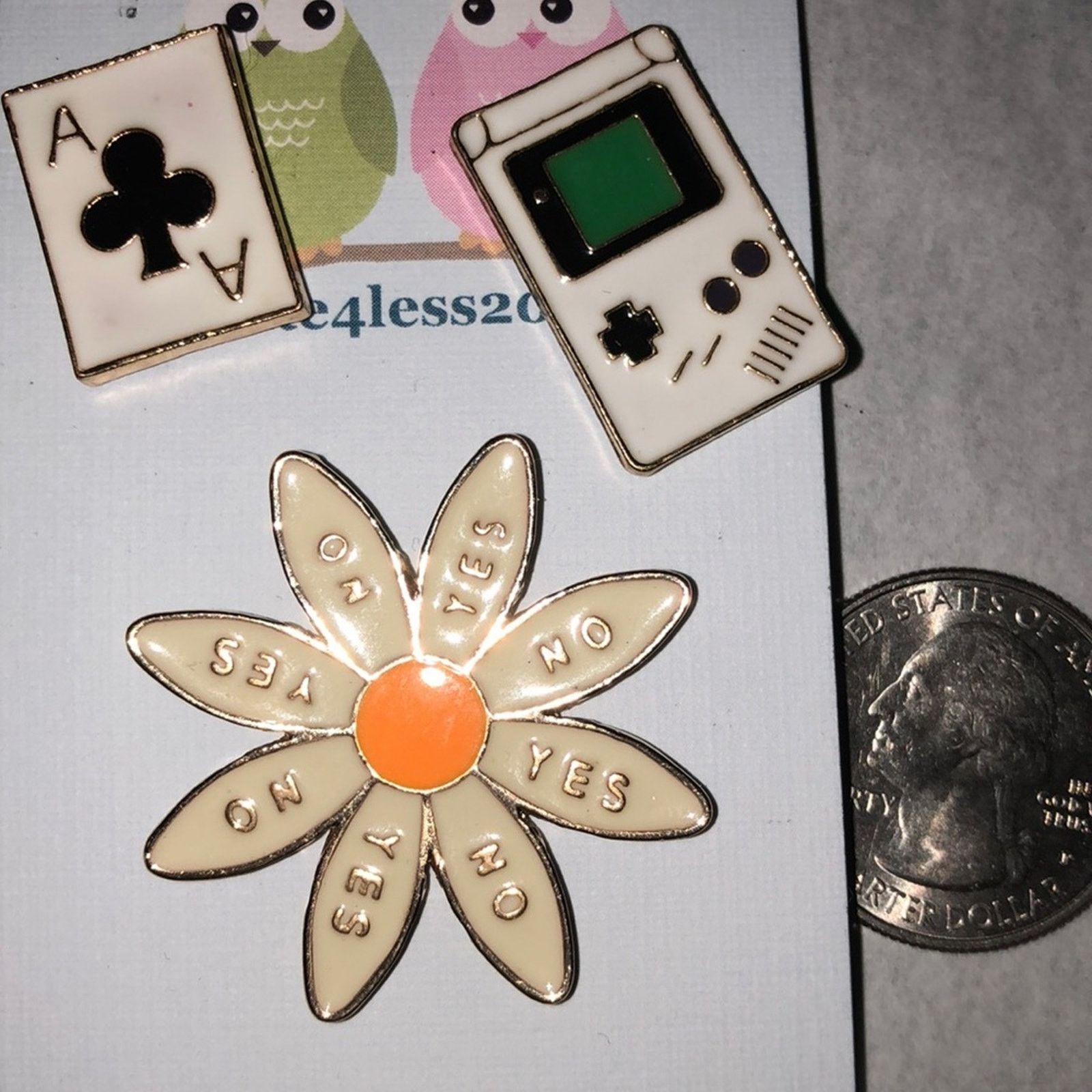 Other 3 Piece Pin Brooch Ace Clubs Daisy Gameboy Size ONE SIZE - 1 Thumbnail