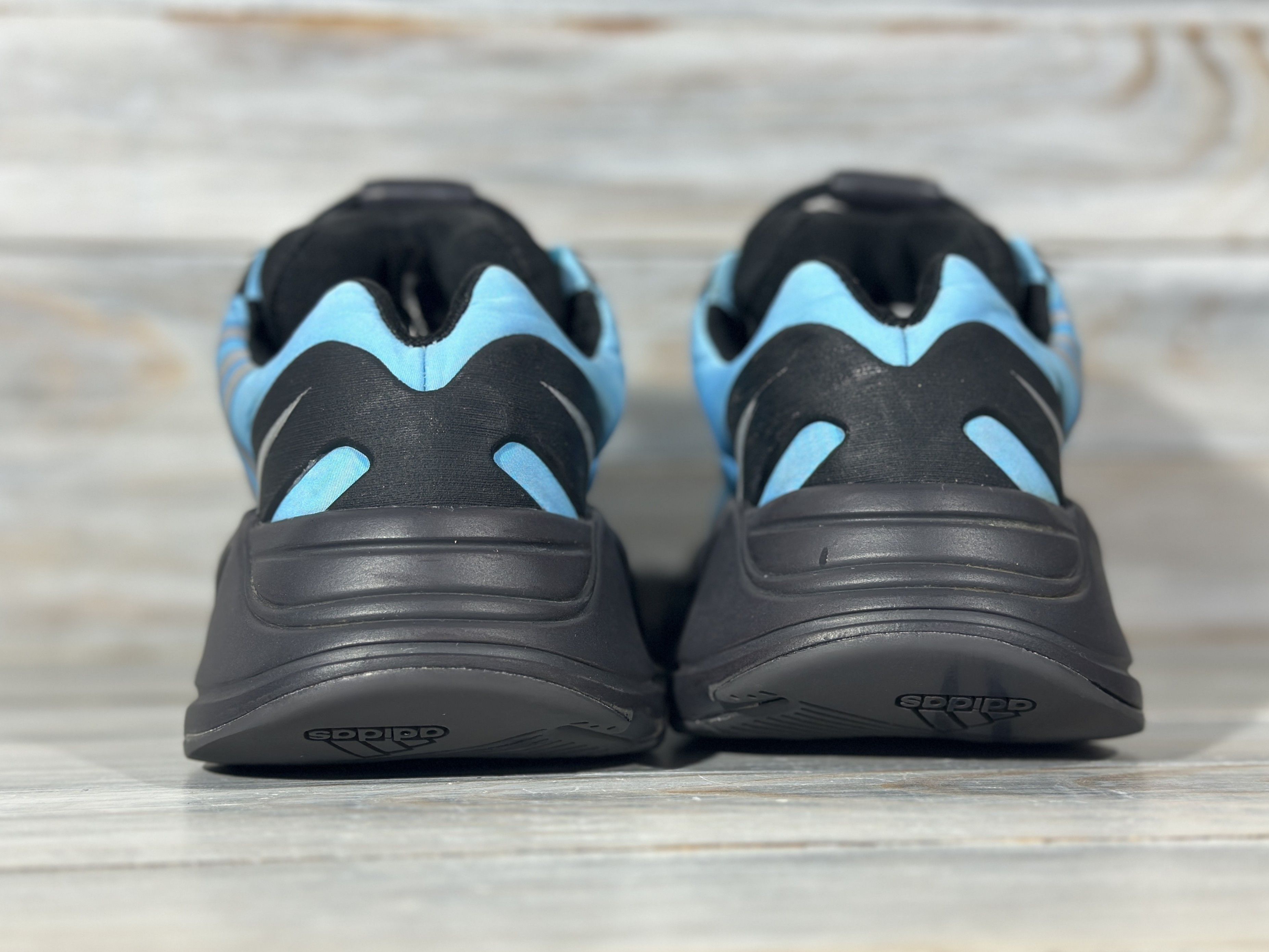 Adidas Adidas Yeezy Boost 700 'Bright Cyan' Kids Sneakers Synthetic Size US 5 / EU 37 - 21 Thumbnail