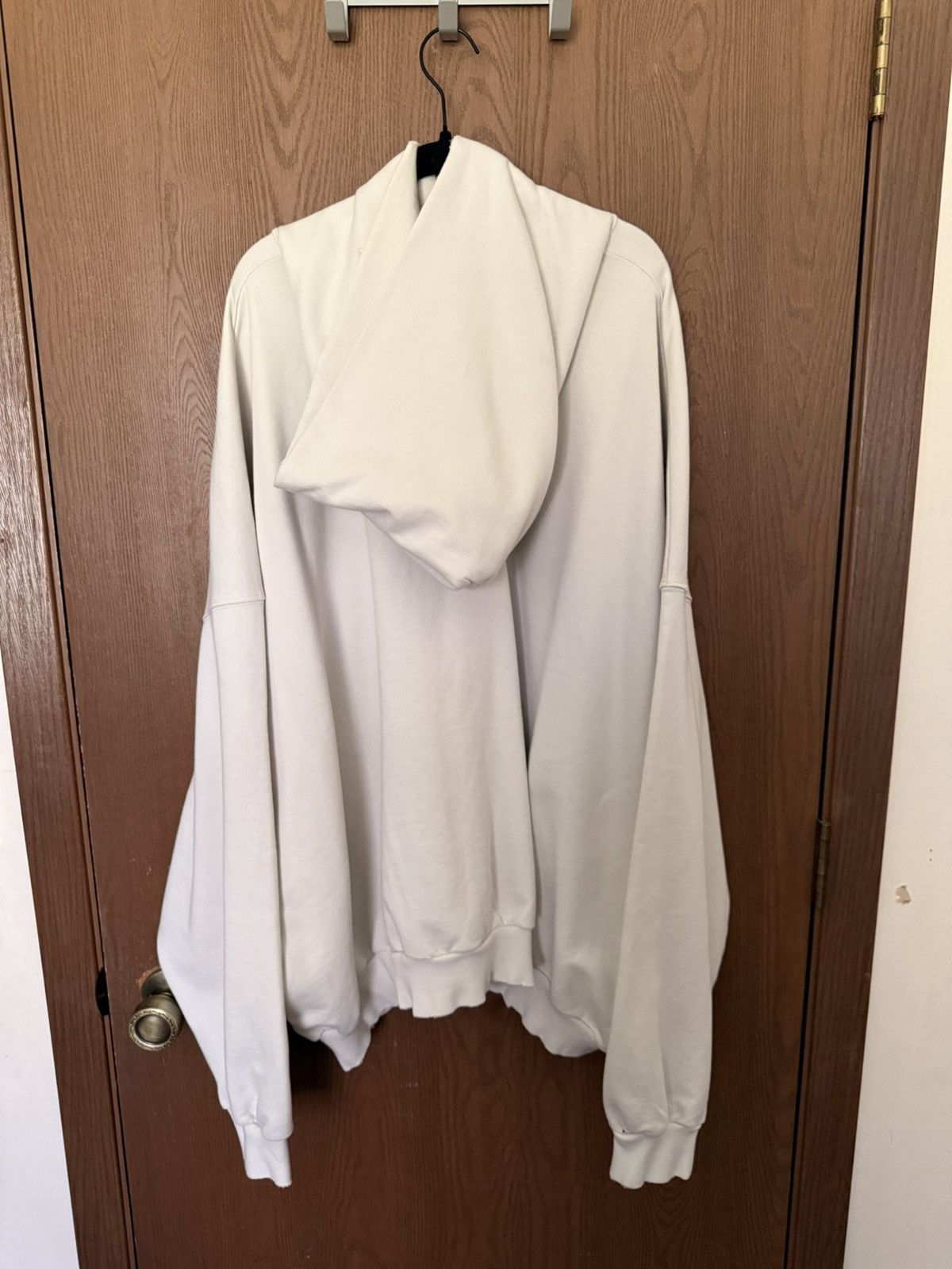Balenciaga FW22 Be Different Large Fit Hoodie Size US M / EU 48-50 / 2 - 4 Thumbnail