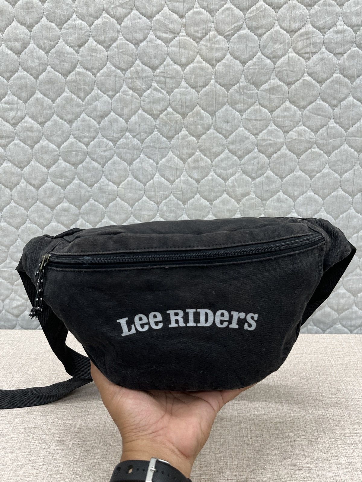Champion × Lee 🔥🔥🔥STEALS CHAMPION & LEE RIDERS BAG Size ONE SIZE - 4 Thumbnail