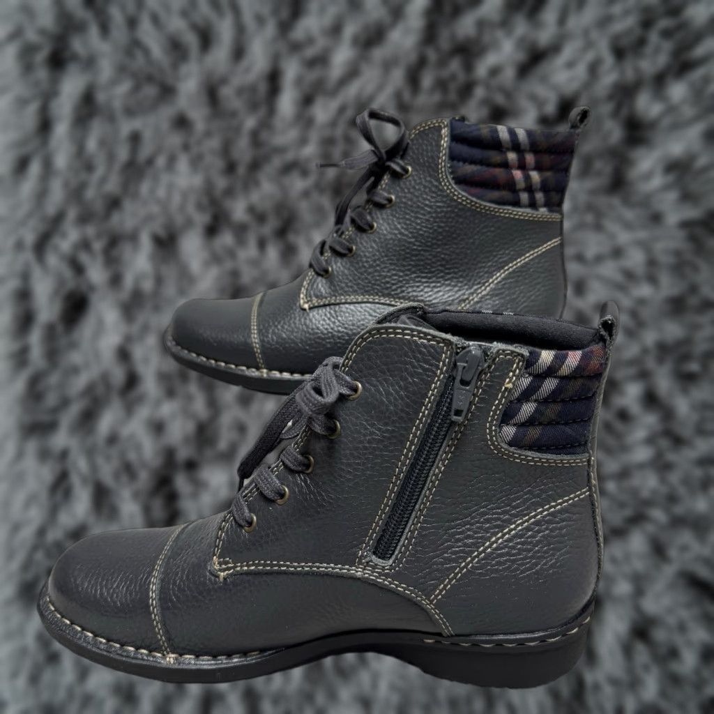 Clarks Clarks Boots Womens Combat Ankle Leather Size 7 Gray Casual Grunge Dark Academia City Biker Travel Size US 5 / IT 35 - 1 Thumbnail