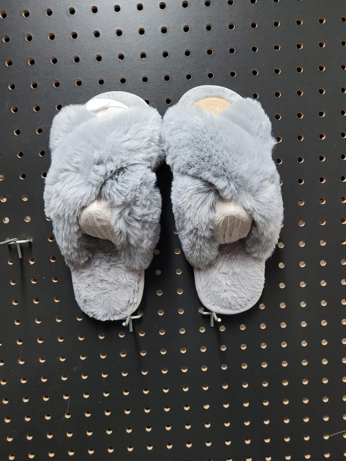 Unknown London Cozy Plush Women's Slippers - Act Fast, Stay Comfy! Size US 7 / IT 37 - 4 Thumbnail