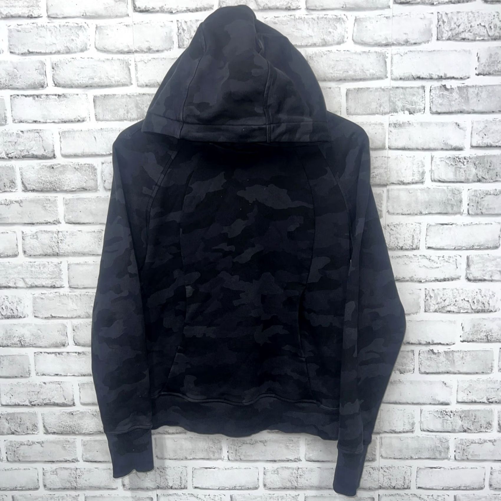 Lululemon Lululemon Hoodie Womens Size S Black Camo Pullover Activewear Pullover Ladies S Black Camouflage Hoodie Size S / US 4 / IT 40 - 2 Thumbnail