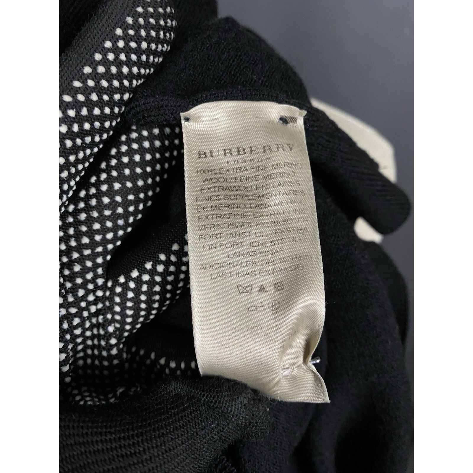Burberry Burberry Small Logo Men's Black Wool V-Neck Sweater Size M-L Size US L / EU 52-54 / 3 - 10 Thumbnail