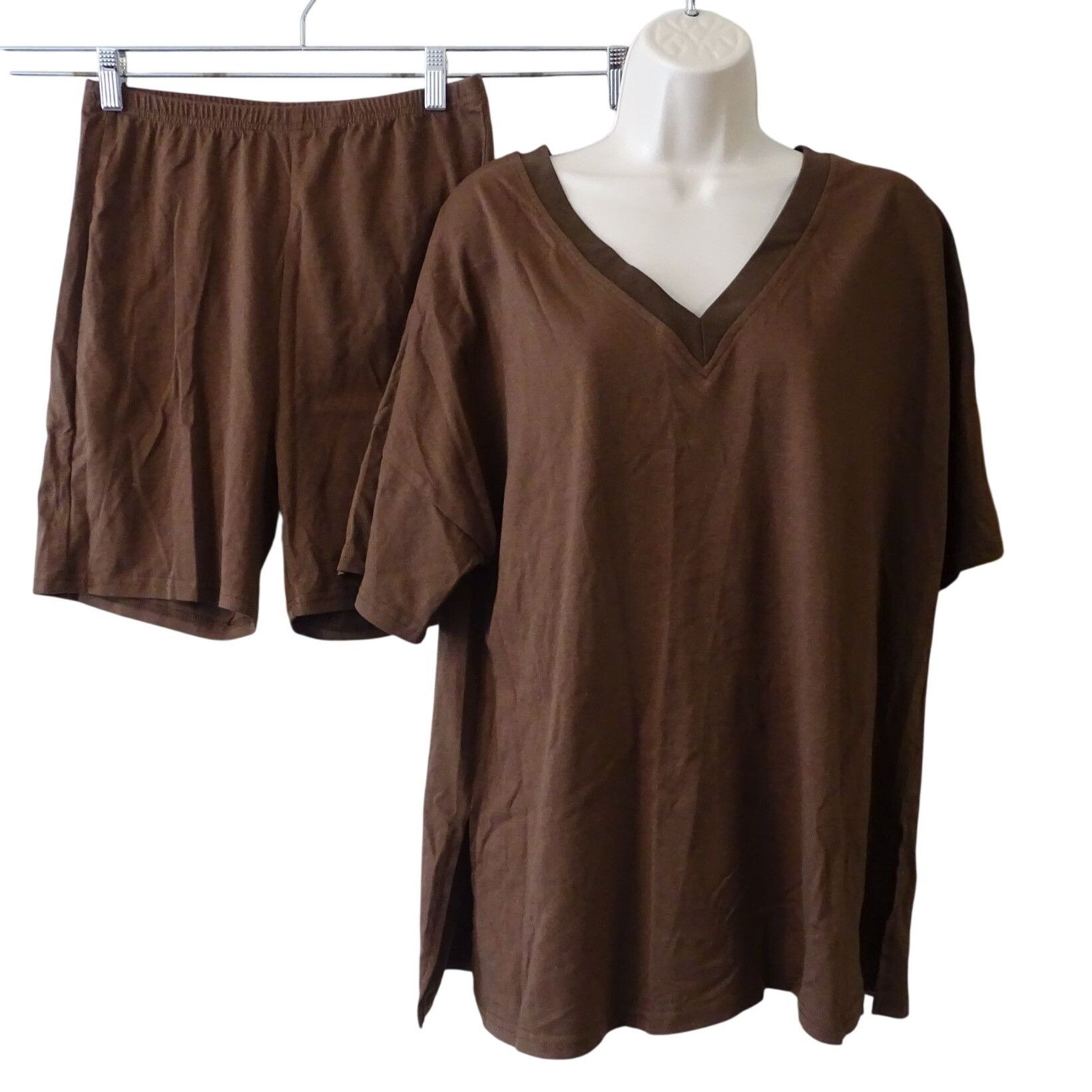 Other Brown 2 Pc Short Set Lounge V-Neck Top Women Size M Casual Size M / US 6-8 / IT 42-44 - 1 Thumbnail