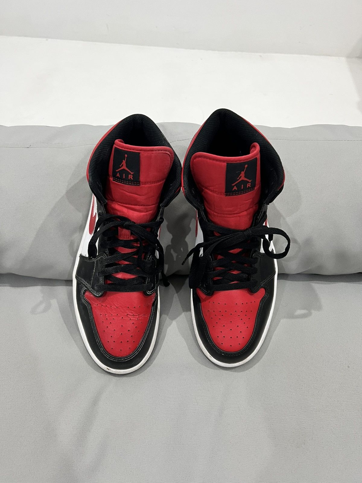 Jordan Brand × Nike 🩸RARE🩸Nike Air Jordan Mid White Black Red Shoes Size US 11 / EU 44 - 9 Thumbnail