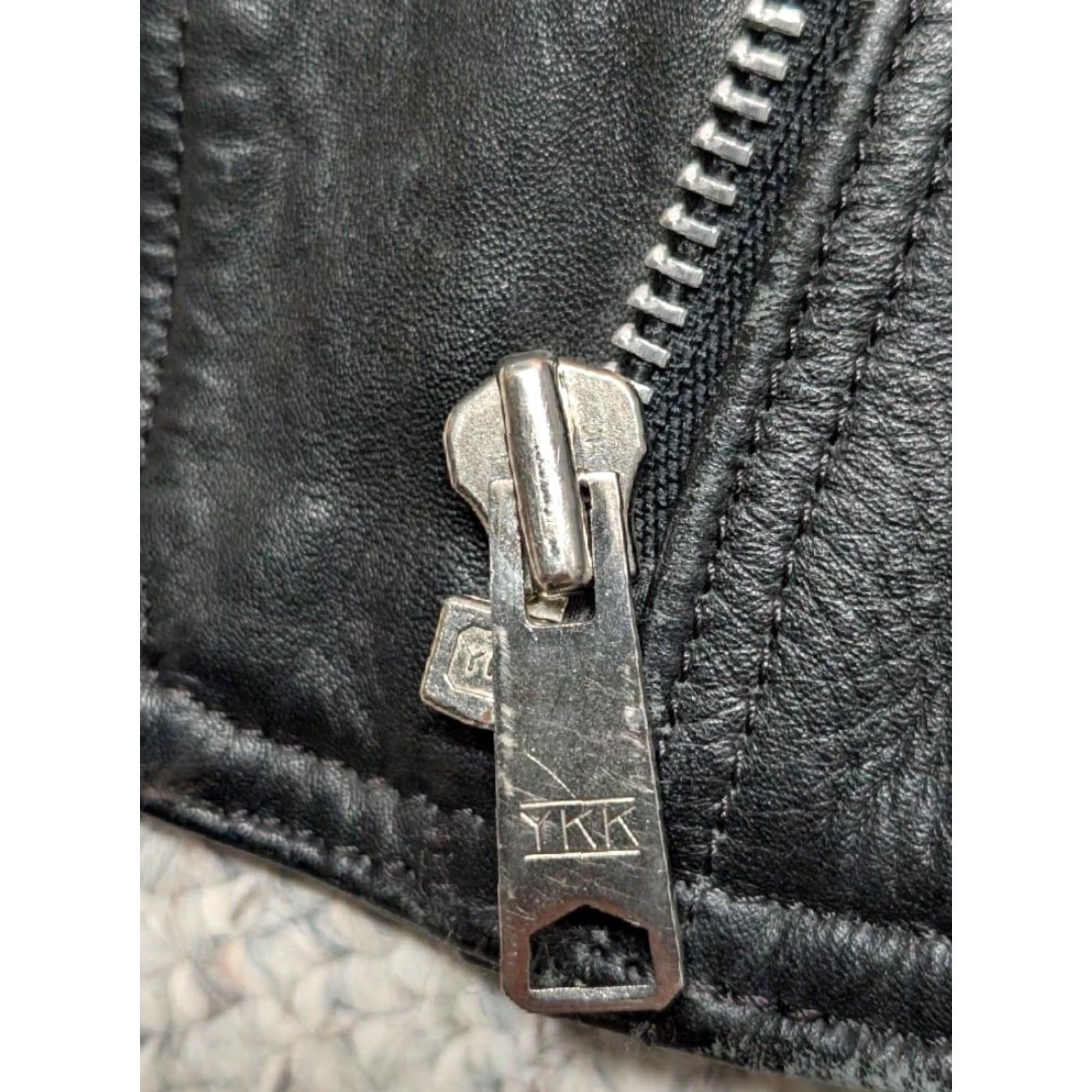 Vintage VINTAGE Leathermen Leather Jacket Biker Women S Black Cowhide 1980s Motorcycle Goth Punk Harley Size S / US 4 / IT 40 - 7 Thumbnail
