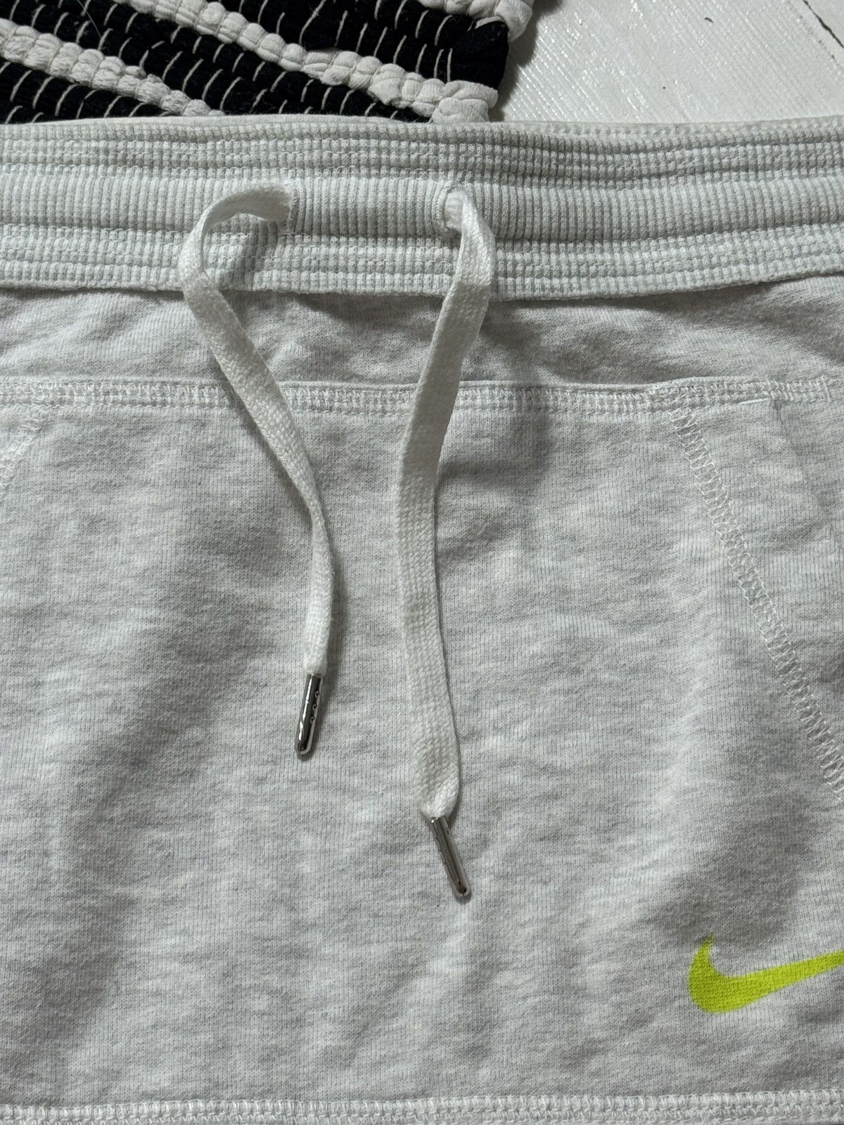 Nike VINTAGE NIKE 2000s UPCYCLING MINI SKIRT Size 28" / US 6 / IT 42 - 6 Thumbnail