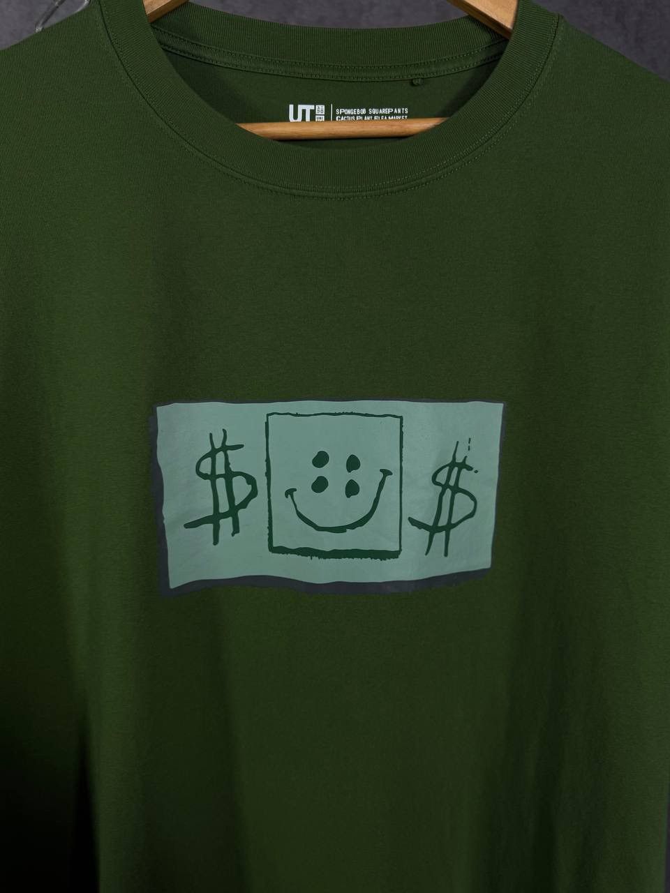 Uniqlo Uniqlo x Sponge Bob overprinted designer tee Size US XL / EU 56 / 4 - 5 Thumbnail