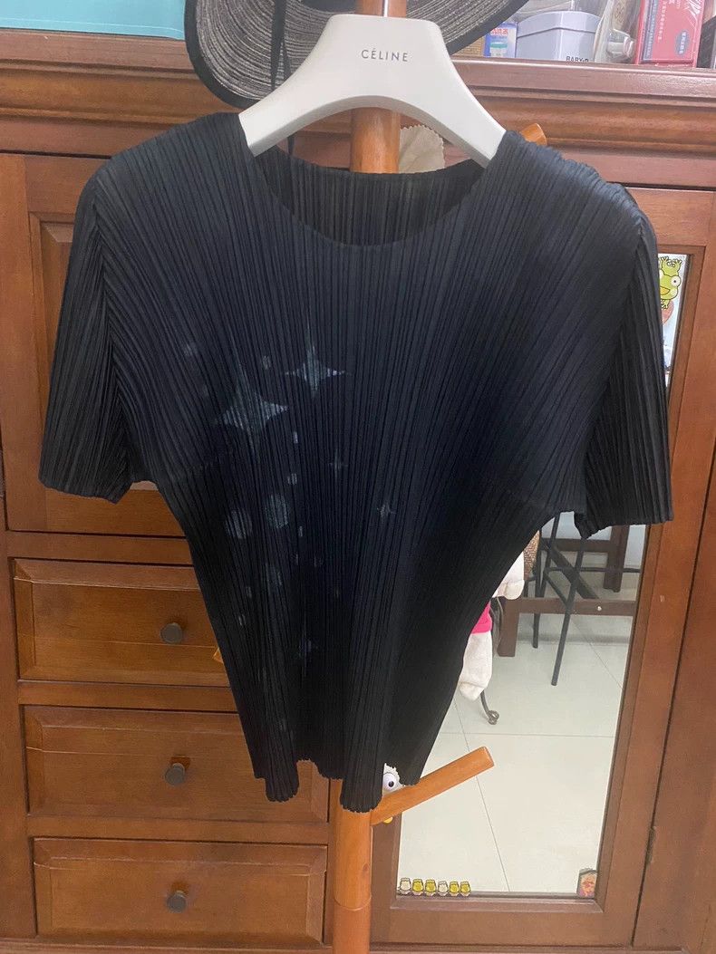 Issey Miyake Issey Miyake Black pleated short-sleeved shirt Size L / US 10 / IT 46 - 1 Thumbnail