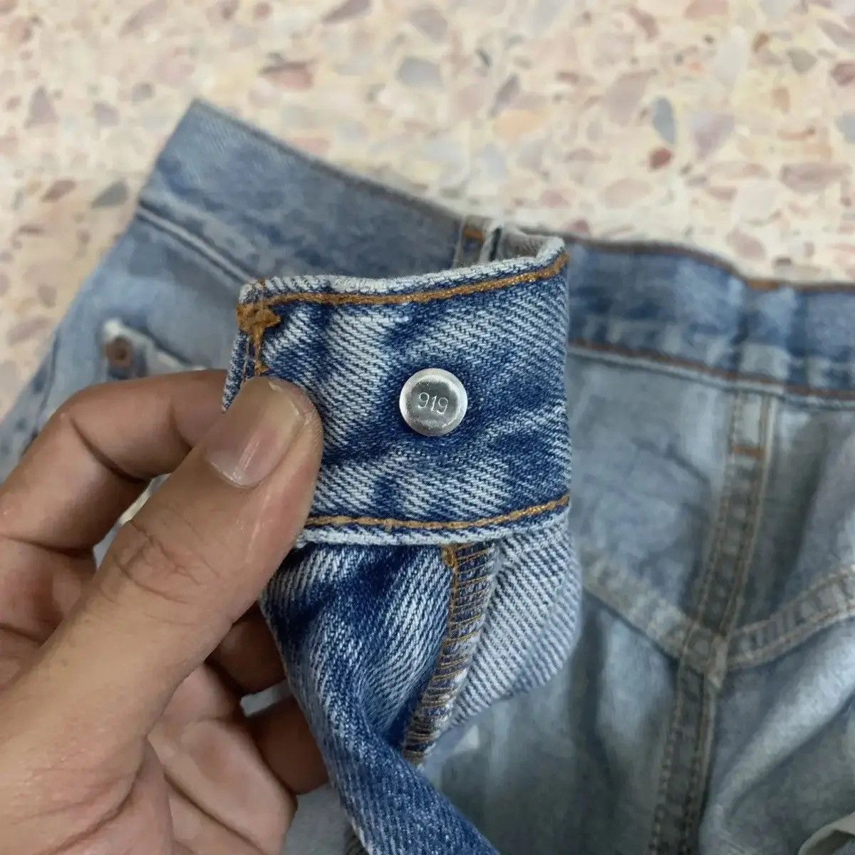 Levi's Levi’s 550 Jeans Ripped Denim Levis Light Wash Pants Size US 32 / EU 48 - 5 Thumbnail