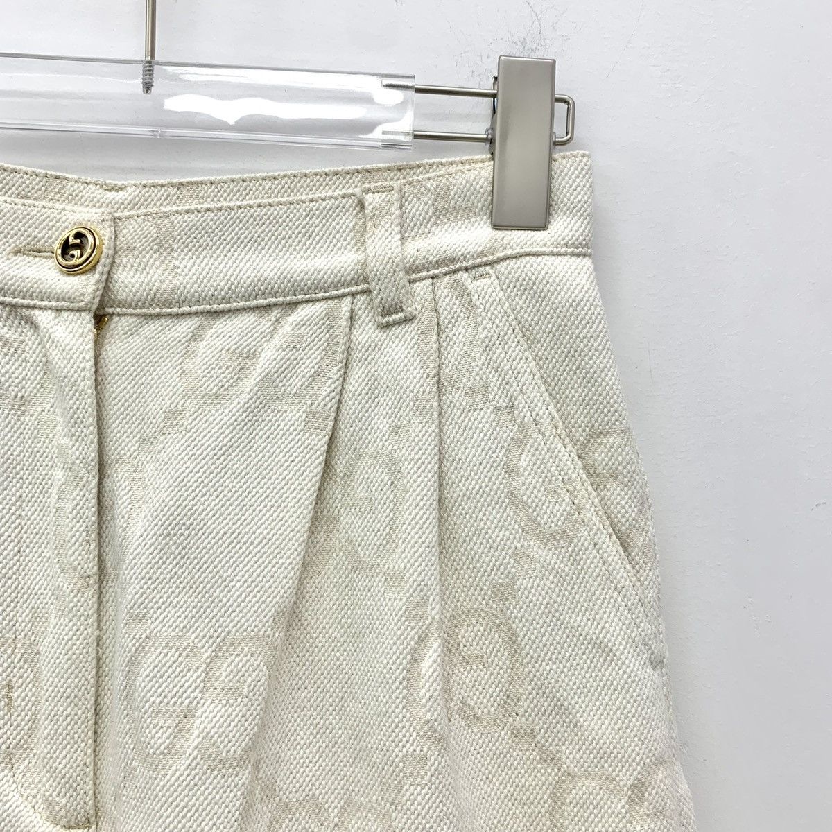Gucci Gucci Beige Allover Logo Print Cotton Casual Shorts K26WX Size 27" / US 4 / IT 40 - 3 Thumbnail