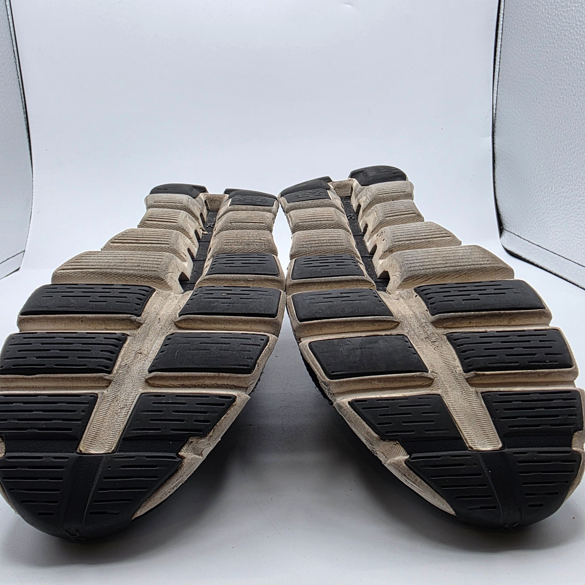 On On Cloud 5 Womens Size 8 Black White Lightweight Performance Size US 8 / IT 38 - 11 Thumbnail