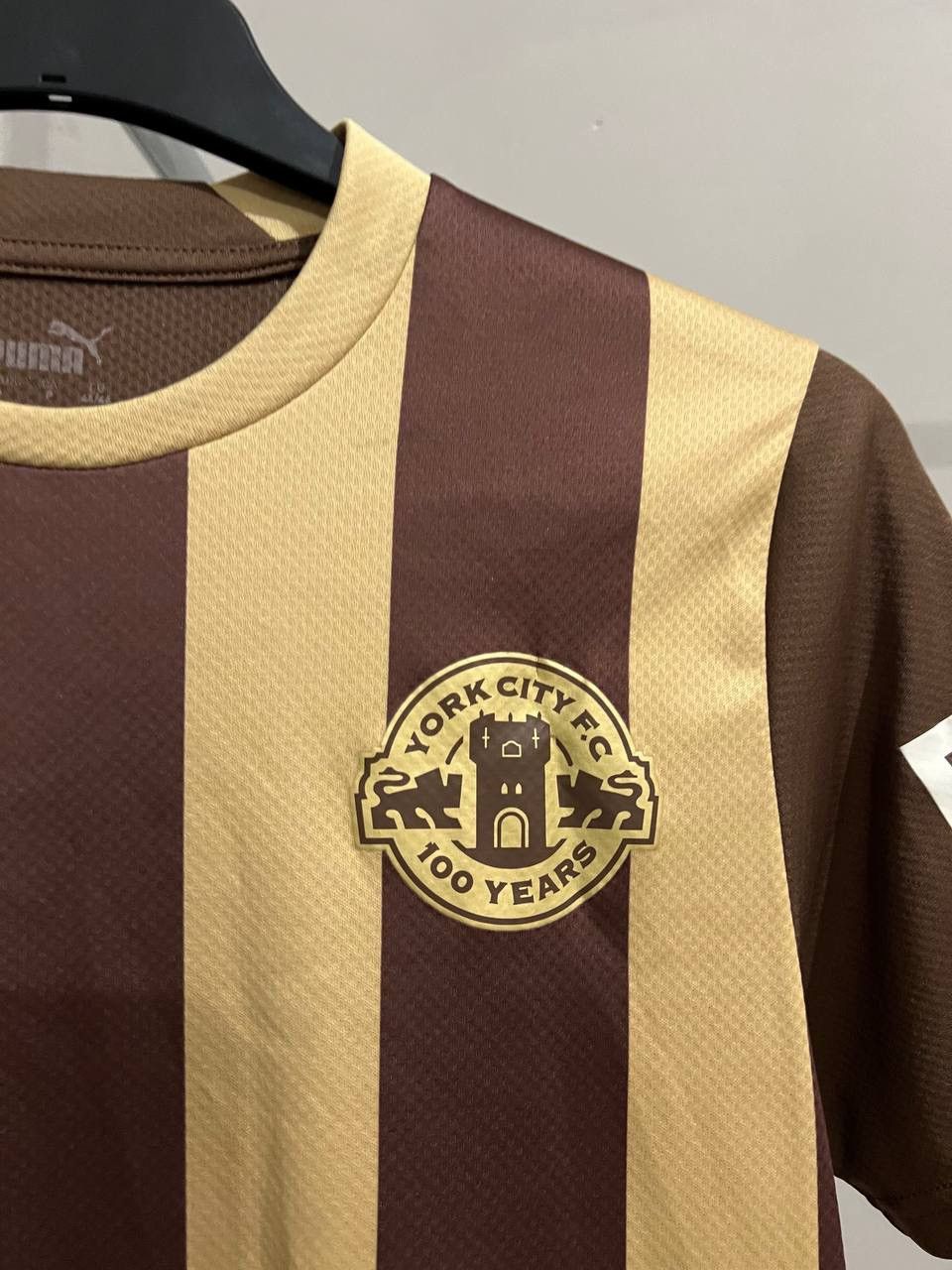 Puma 2022/23 YORK CITY FC THIRD 100 YEARS SOCCER FOOTBALL JERSEY Size US S / EU 44-46 / 1 - 8 Thumbnail