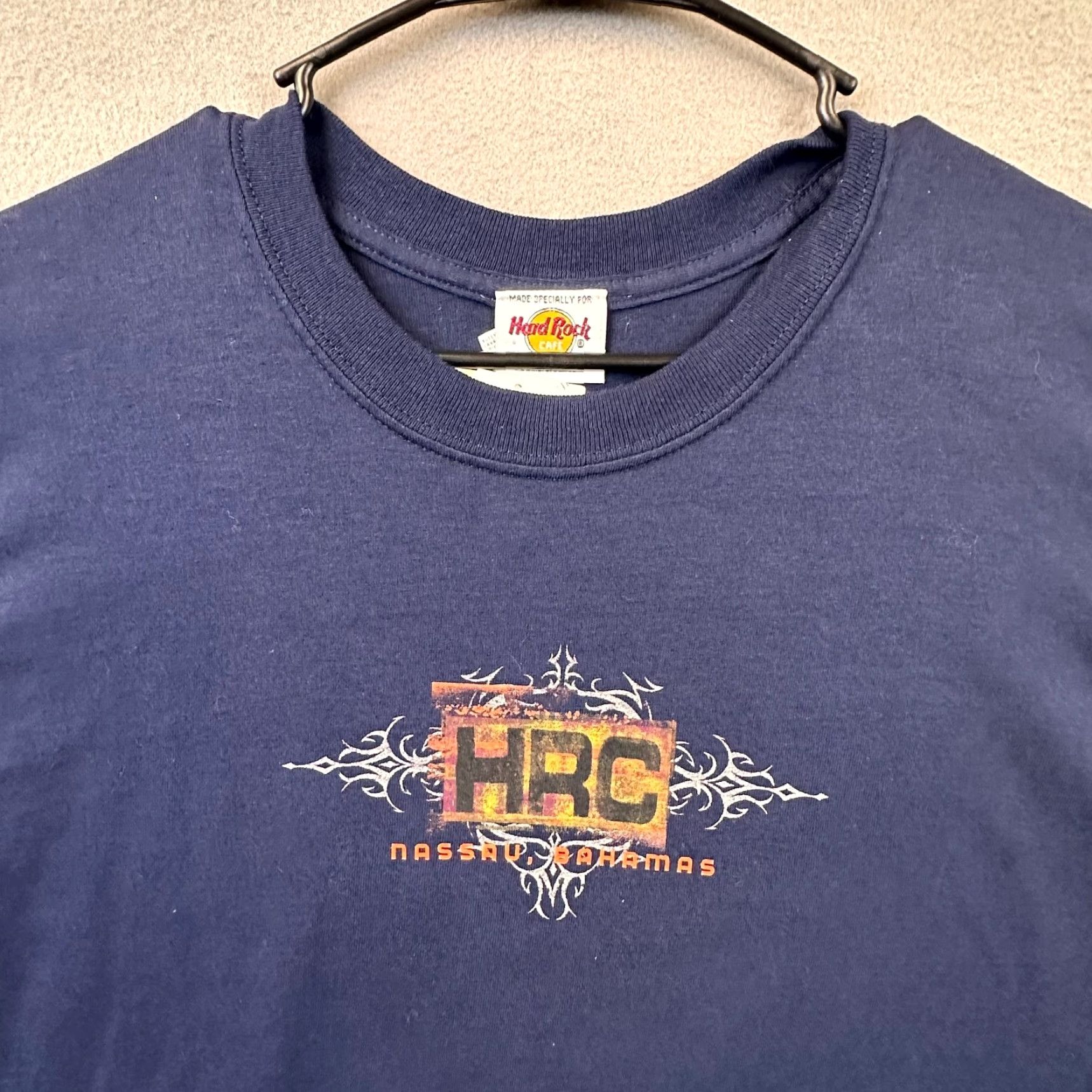 Hard Rock Cafe VINTAGE Hard Rock Cafe Nassau Bahamas Mens Large Love All Serve All Graphic Tee Size US L / EU 52-54 / 3 - 3 Thumbnail